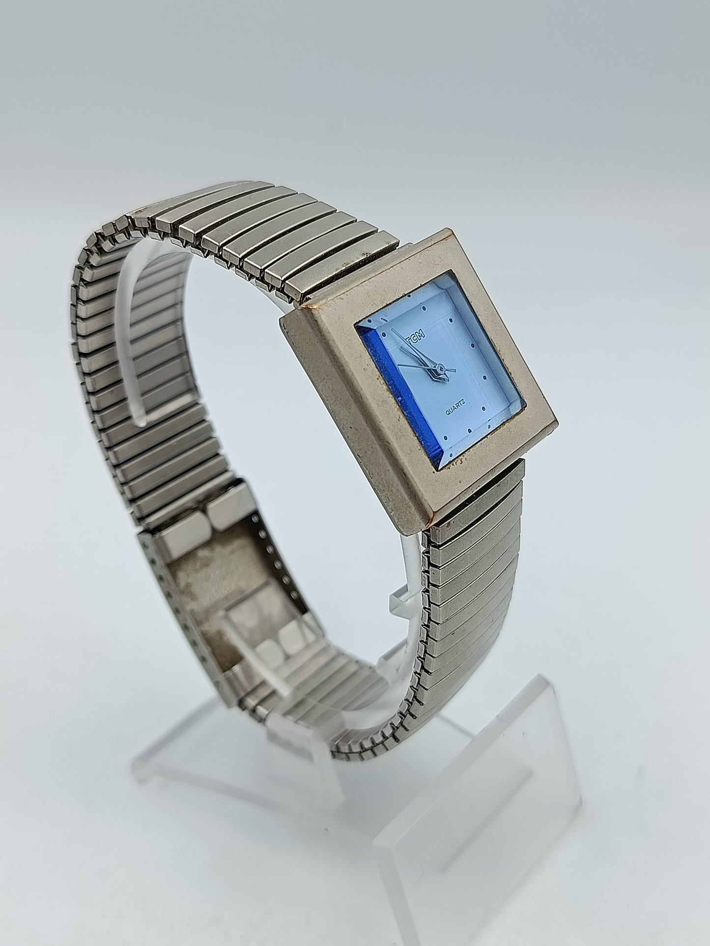 Elegante TCM Armbanduhr mit blauem Zifferblatt und elastischem Armband