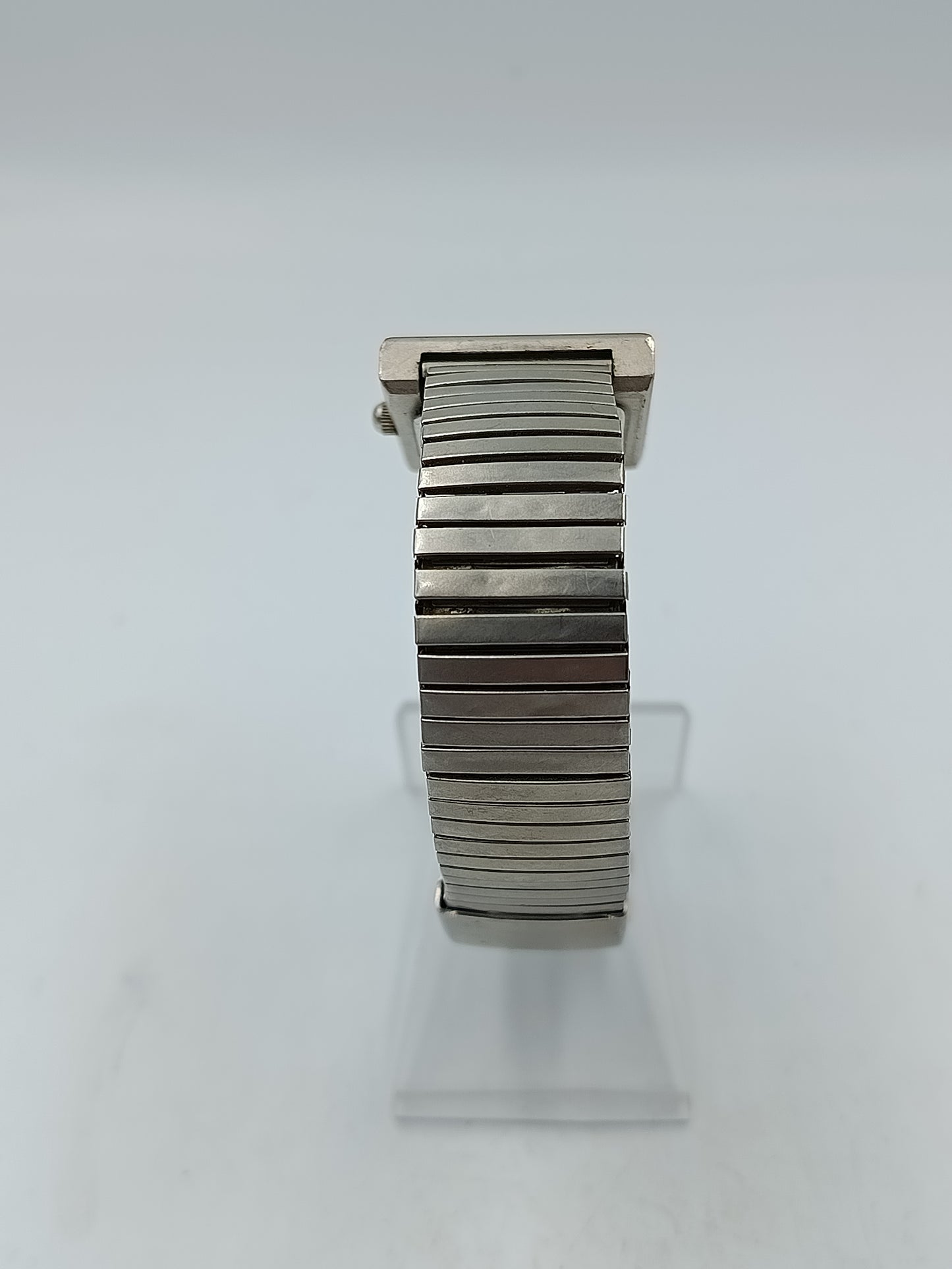 Elegante TCM Armbanduhr mit blauem Zifferblatt und elastischem Armband