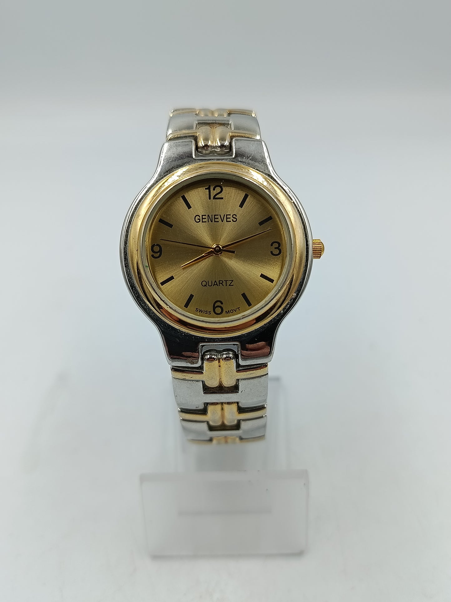 Elegante Geneves Armbanduhr mit gold silber Design und Quarzwerk