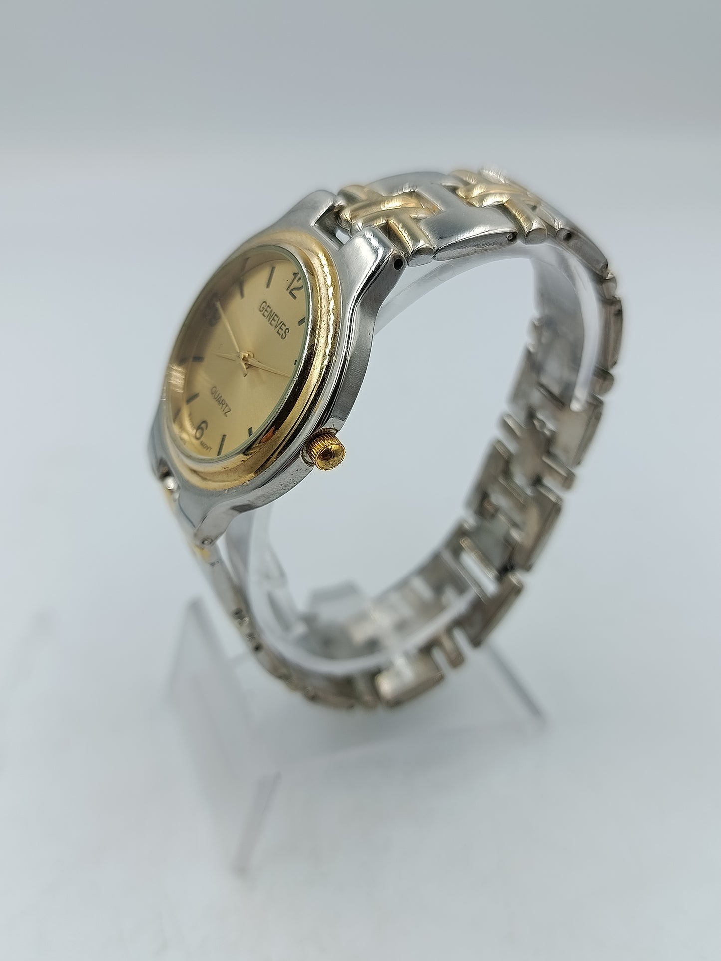 Elegante Geneves Armbanduhr mit gold silber Design und Quarzwerk