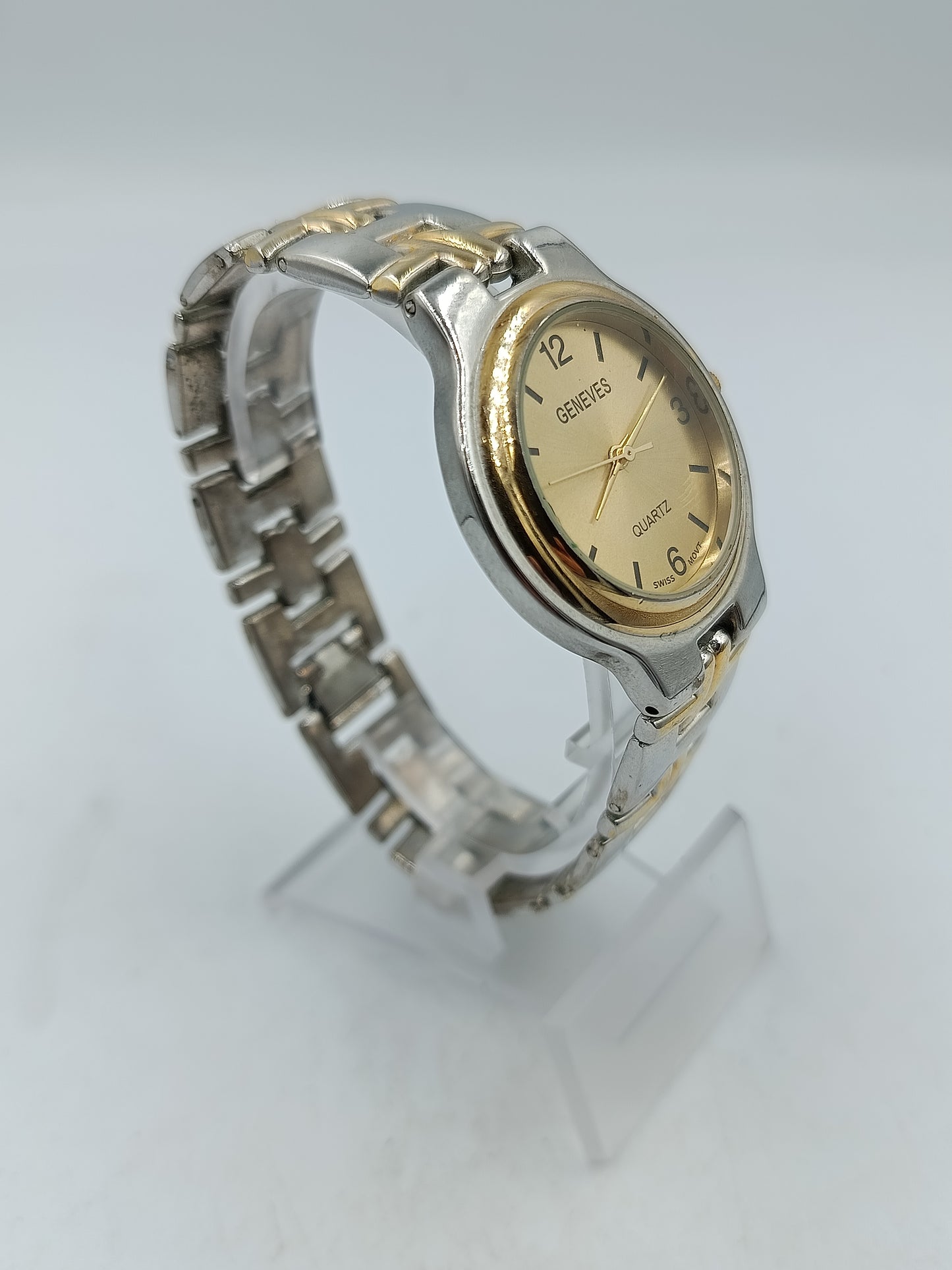 Elegante Geneves Armbanduhr mit gold silber Design und Quarzwerk