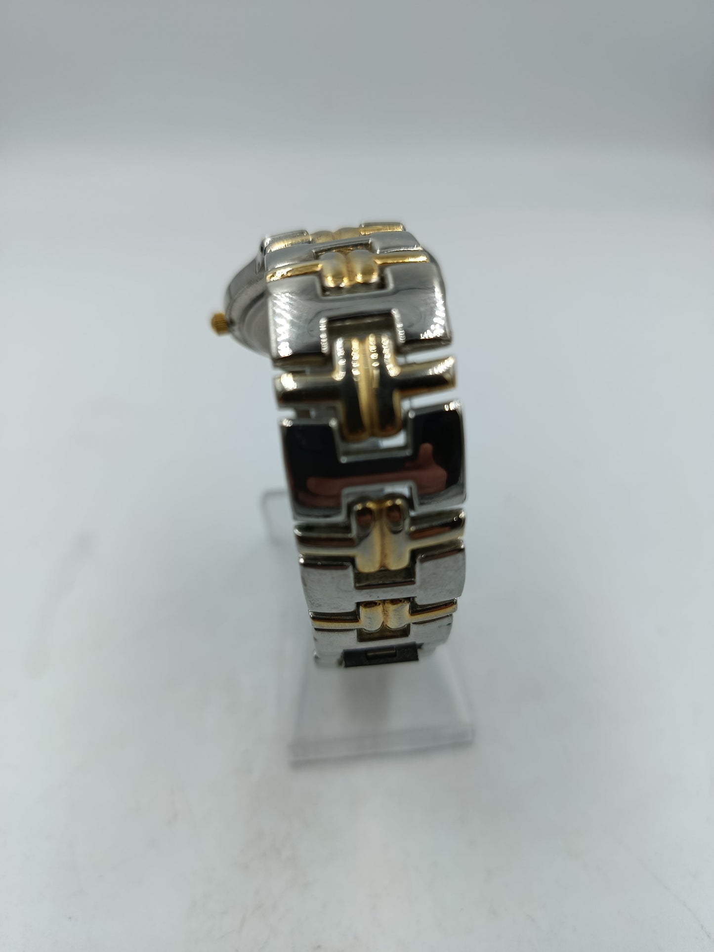 Elegante Geneves Armbanduhr mit gold silber Design und Quarzwerk