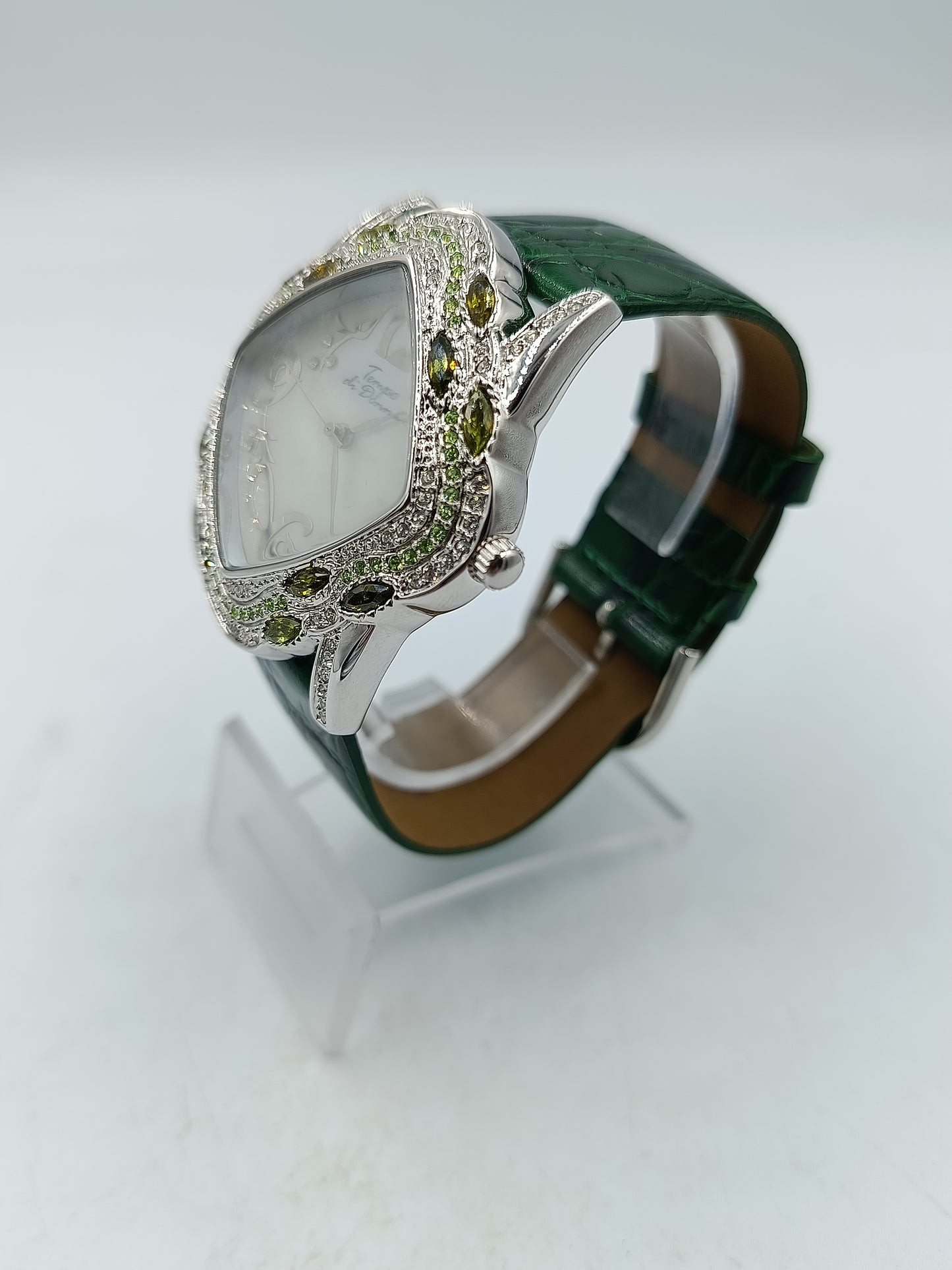 Elegante Damenarmbanduhr Tempo di Donna mit grünem Lederarmband und verziertem Gehäuse