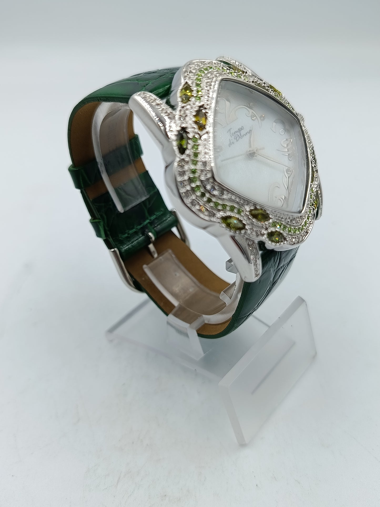 Elegante Damenarmbanduhr Tempo di Donna mit grünem Lederarmband und verziertem Gehäuse