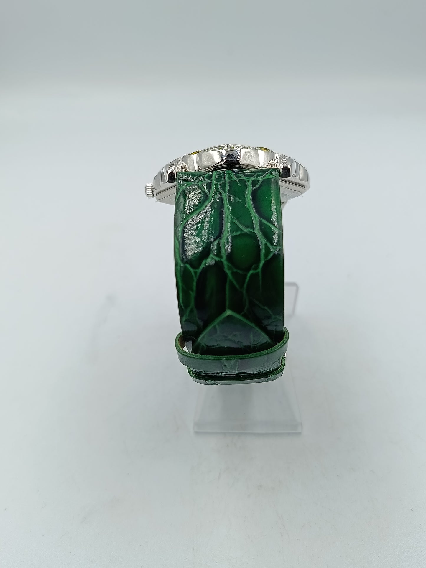 Elegante Damenarmbanduhr Tempo di Donna mit grünem Lederarmband und verziertem Gehäuse