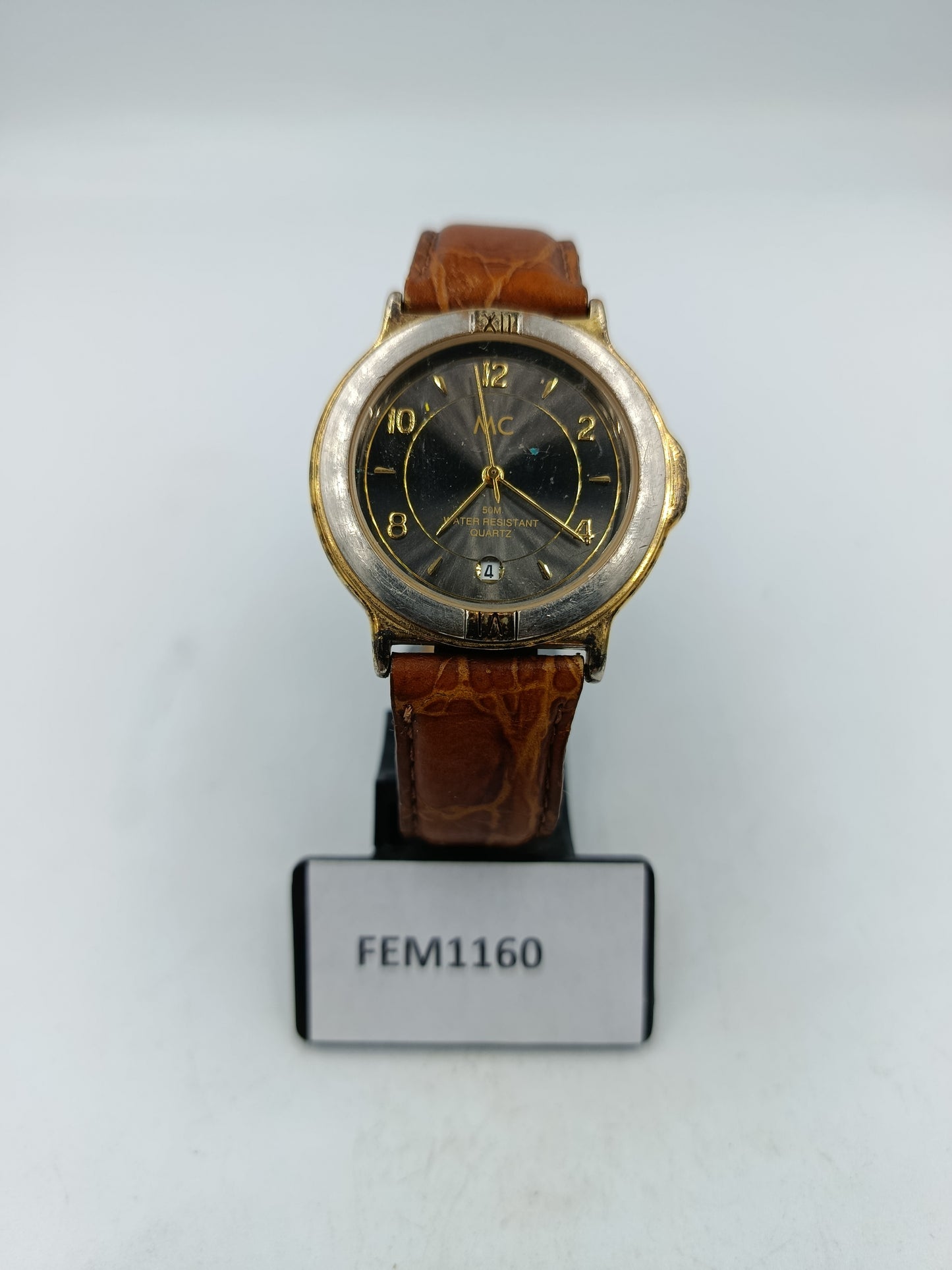 Vintage MC Armbanduhr mit Datumsanzeige und braunem Lederarmband