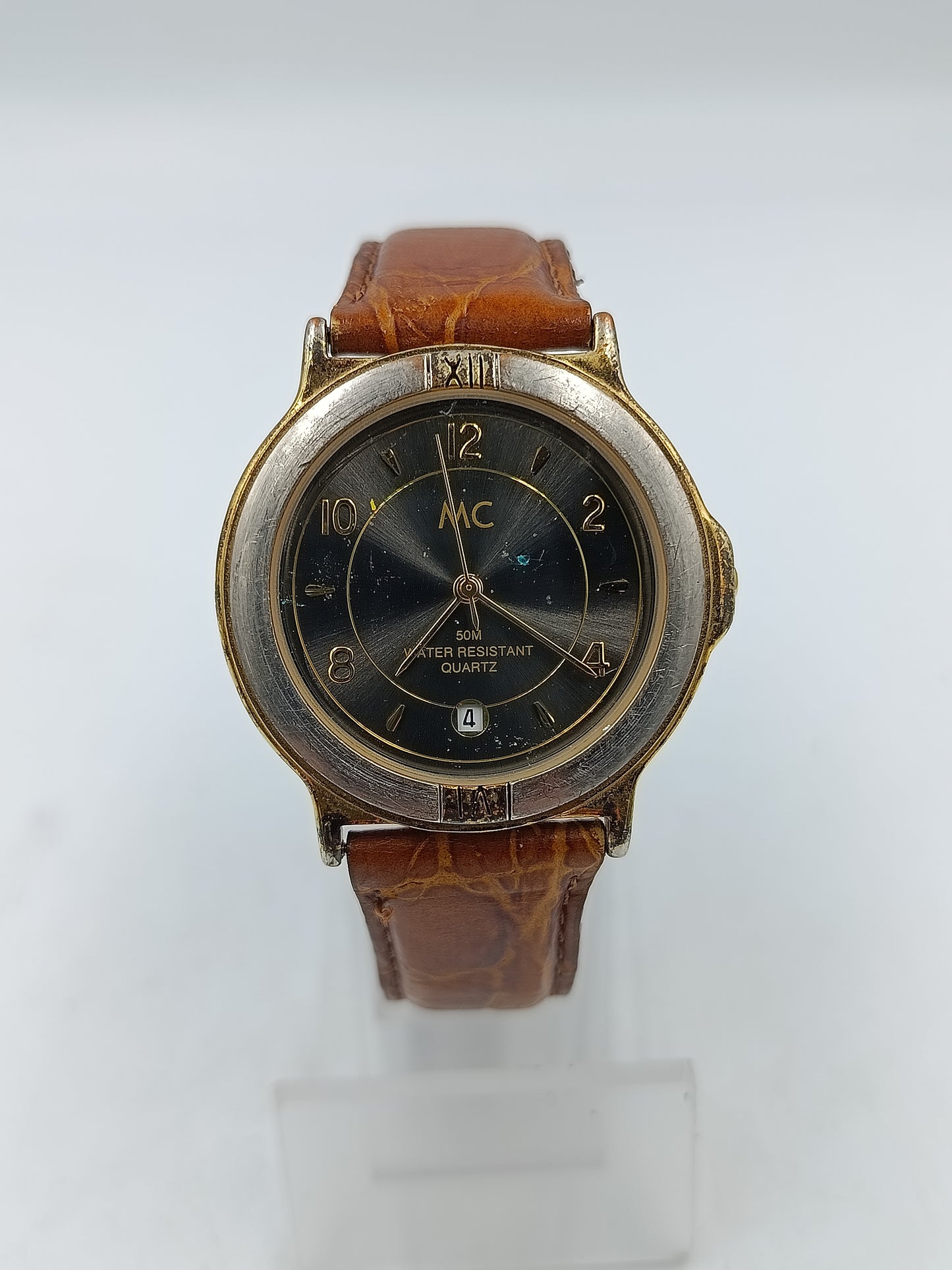 Vintage MC Armbanduhr mit Datumsanzeige und braunem Lederarmband