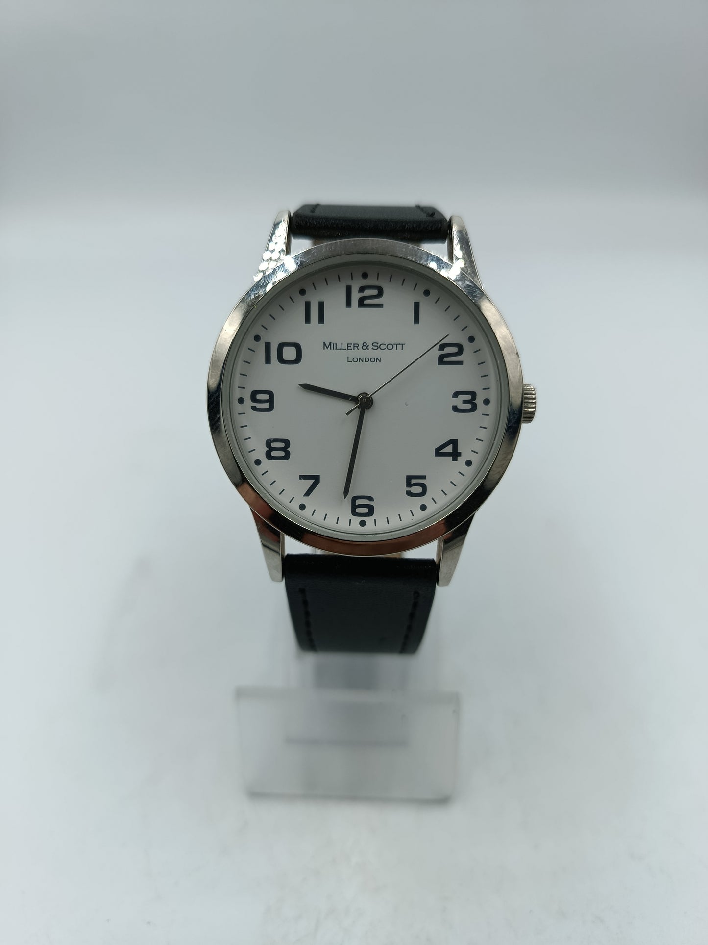 Schlichte Miller und Scott Armbanduhr klassisches Design  gut ablesbares Zifferblatt