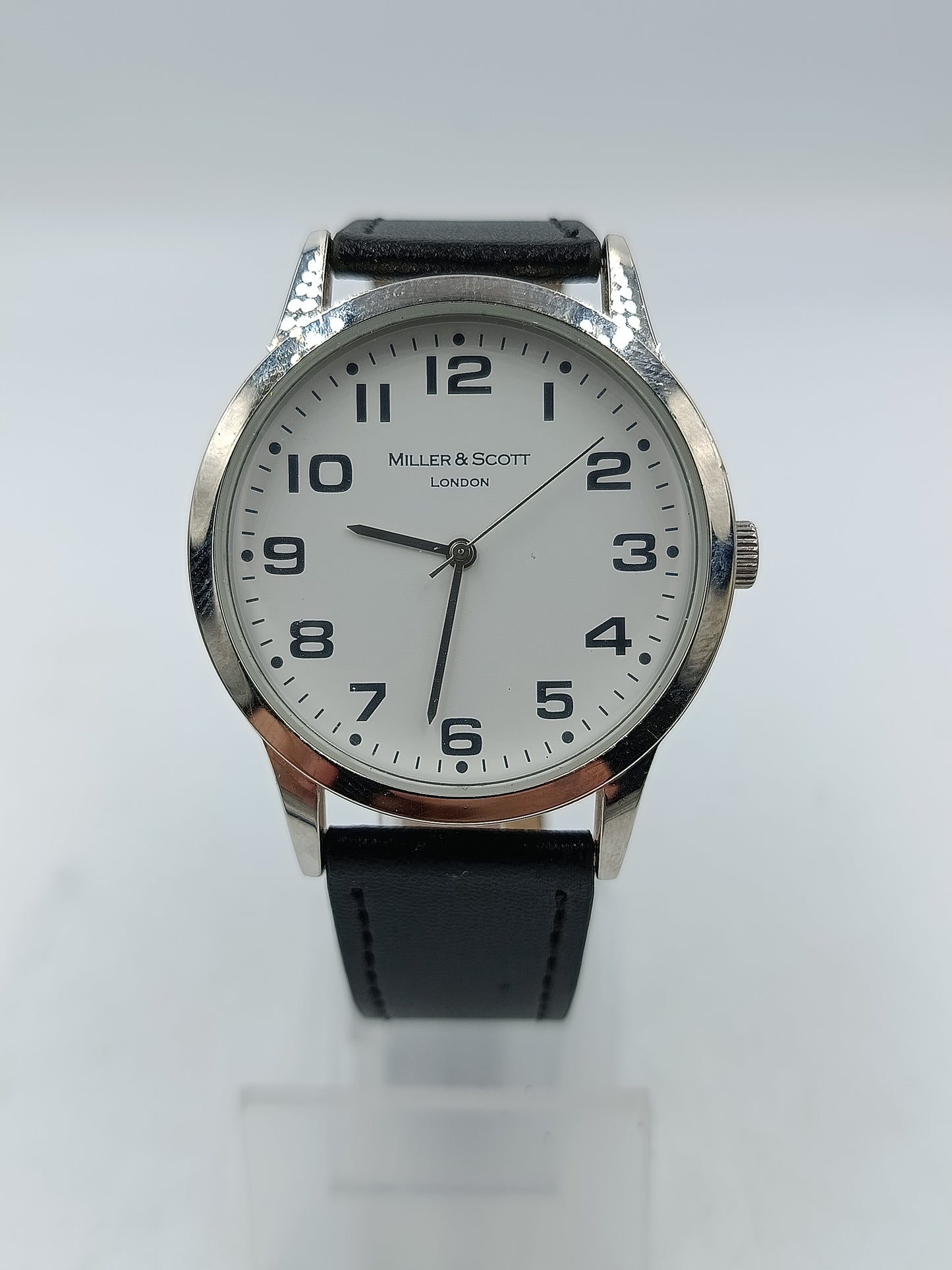 Schlichte Miller und Scott Armbanduhr klassisches Design  gut ablesbares Zifferblatt