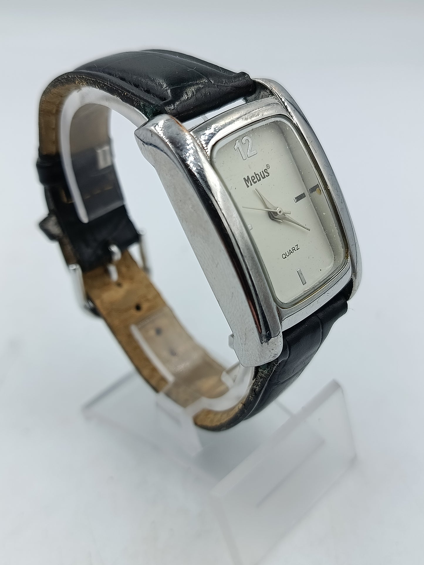 Mebus Armbanduhr mit rechteckigem Gehäuse Zeitloses Design im klassischen Stil