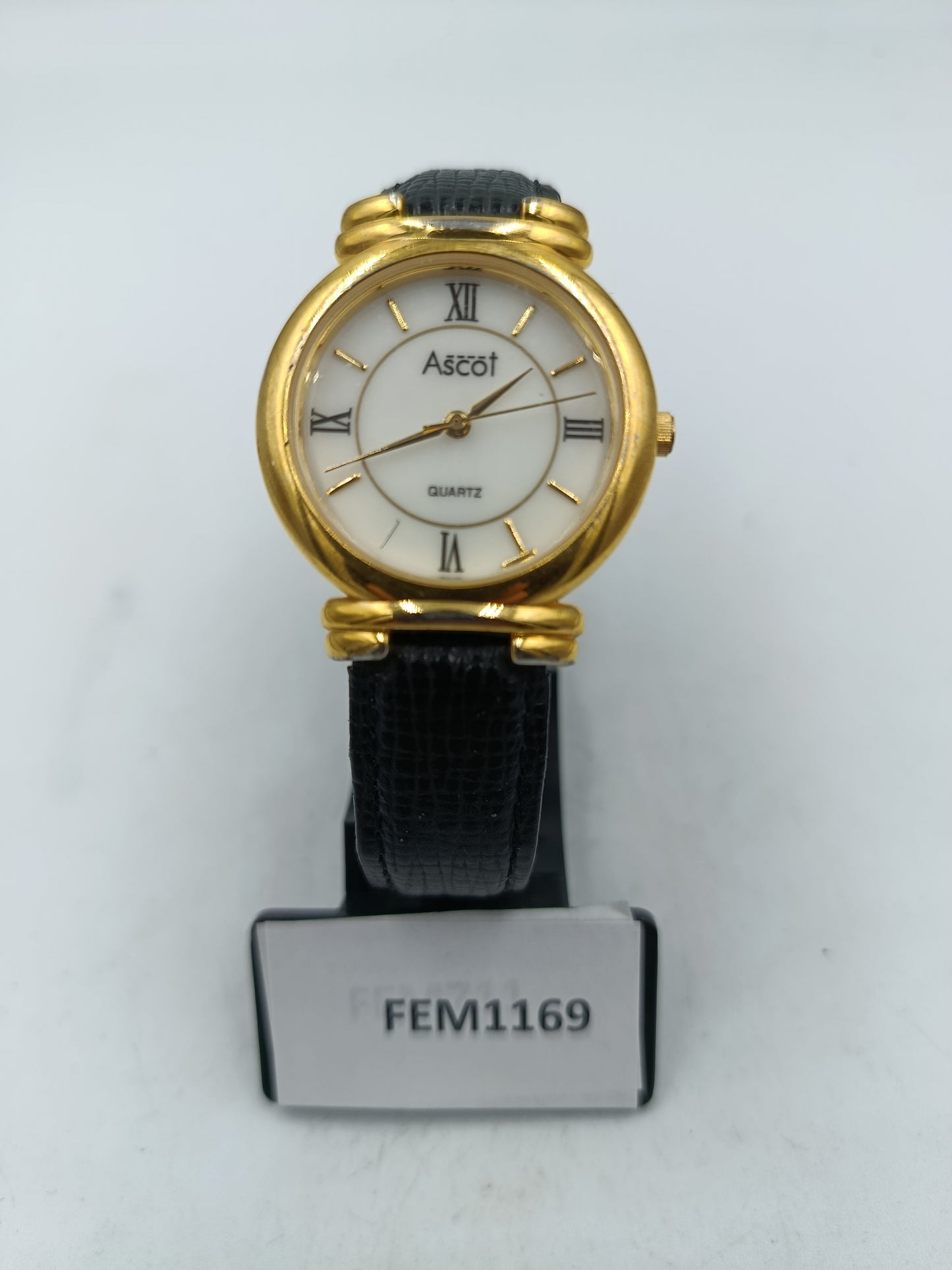 Ascot Damen Armbanduhr goldfarben mit schwarzem Lederband Zeitloses Design