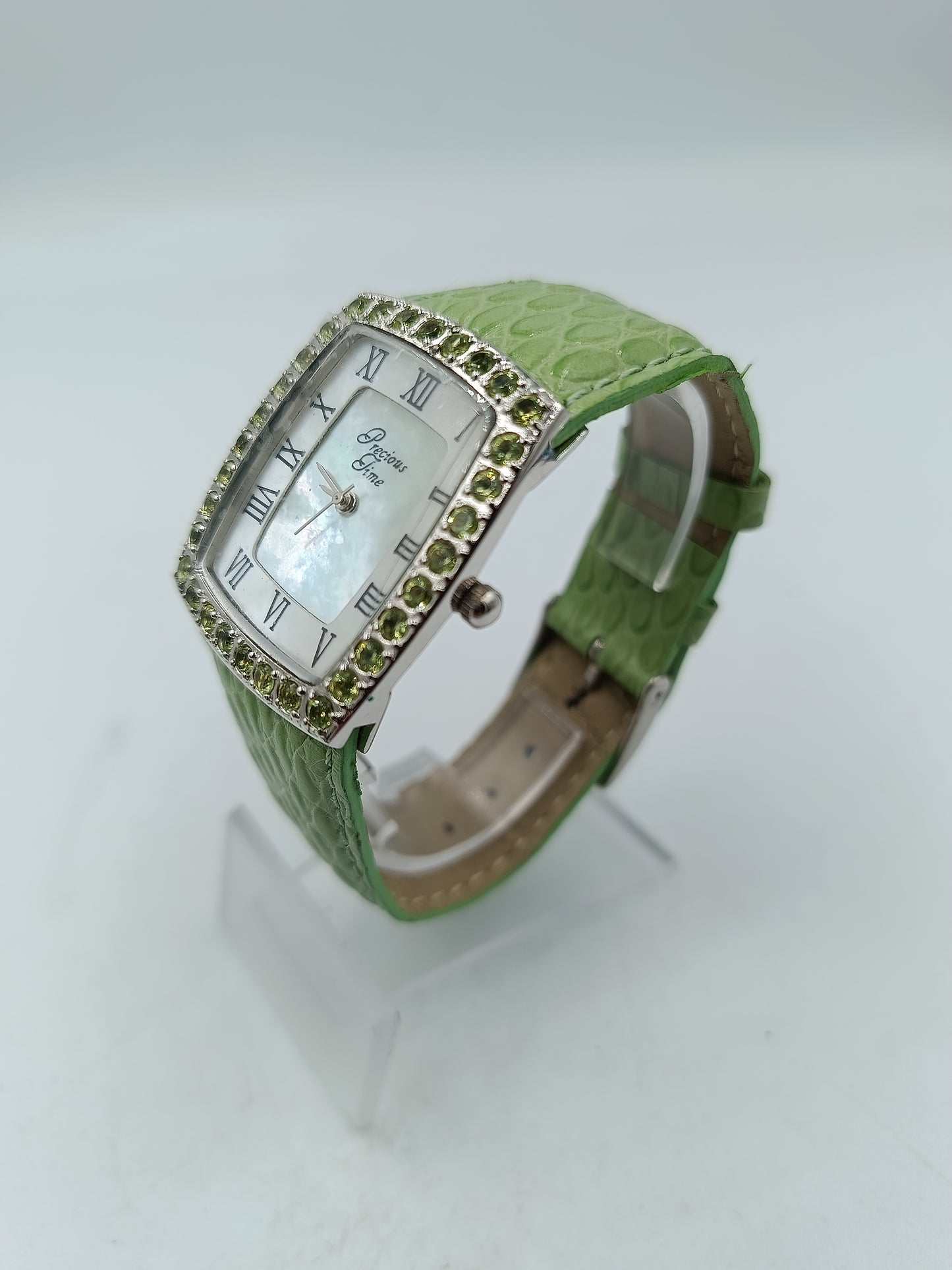 Precious Time Damenarmbanduhr in Grün mit Steinbesatz Perlmuttoptik Zifferblatt
