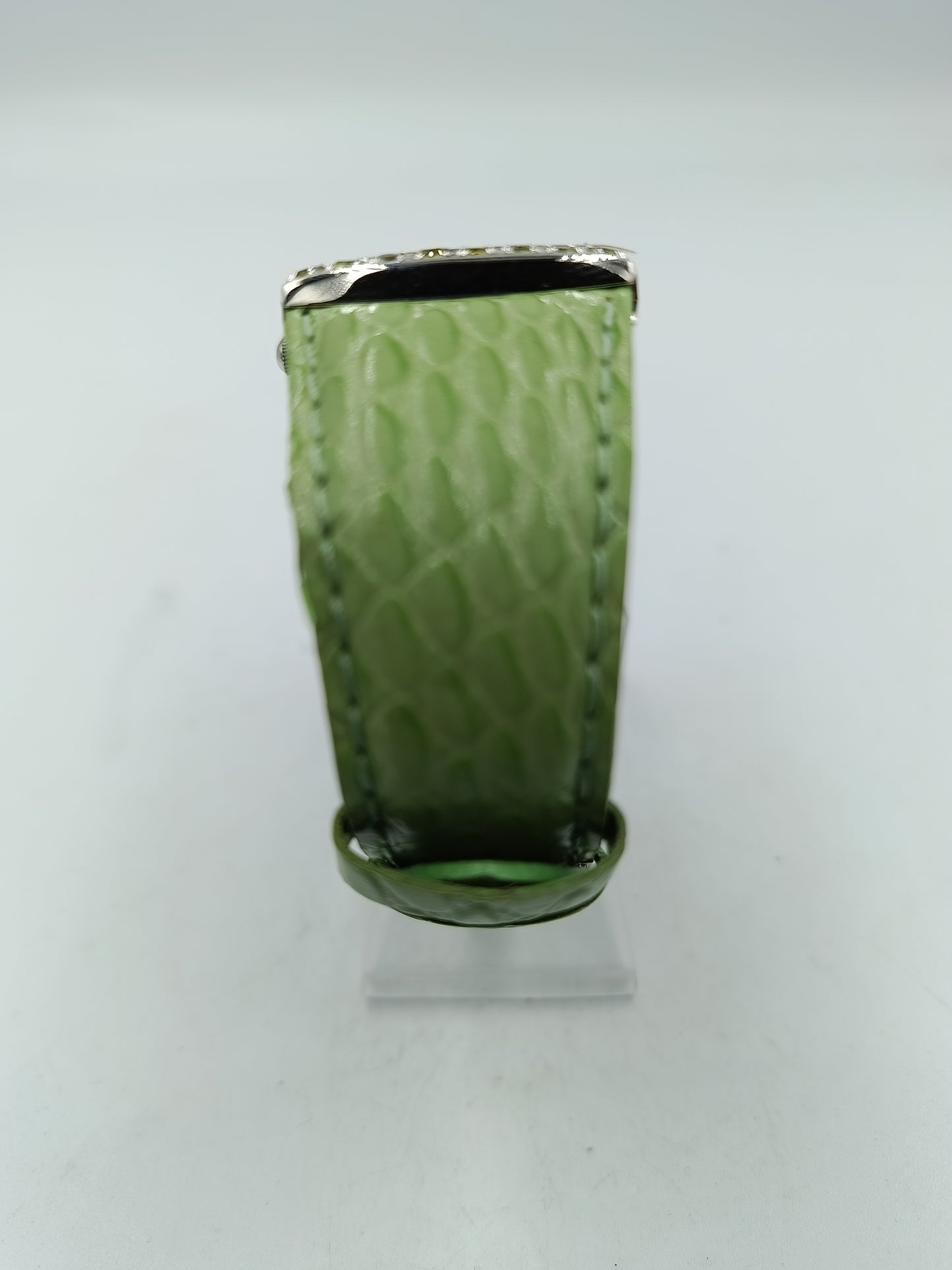 Precious Time Damenarmbanduhr in Grün mit Steinbesatz Perlmuttoptik Zifferblatt