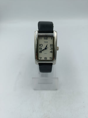 TCM rechteckige Quartz Armbanduhr mit schwarzem Lederband