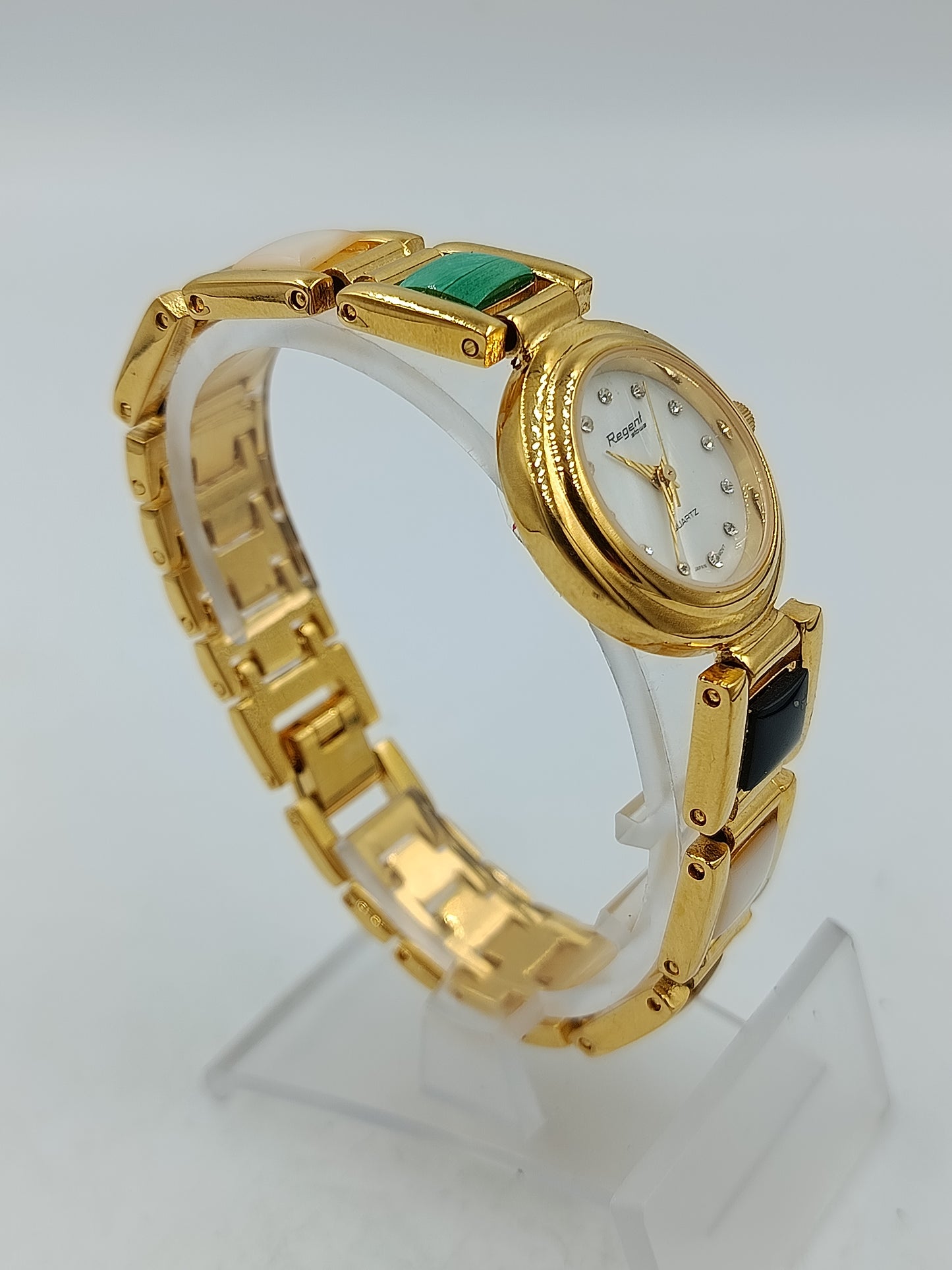 Goldfarbene Damenarmbanduhr mit Schmuck Elementen Klassischer zeitloser Look