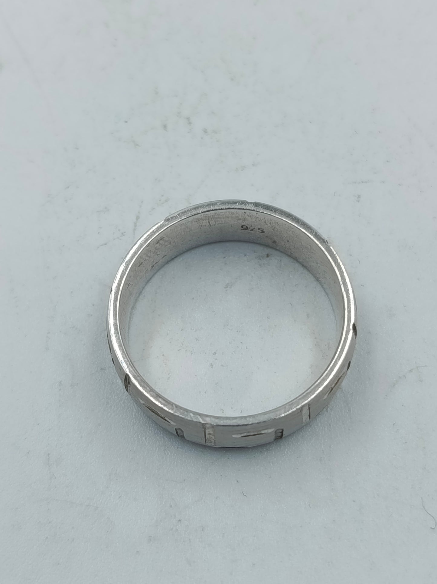 Eleganter und hochwertiger 925er Sterlingsilber Bandring mit edlem umlaufendem geometrischem Mäandermuster