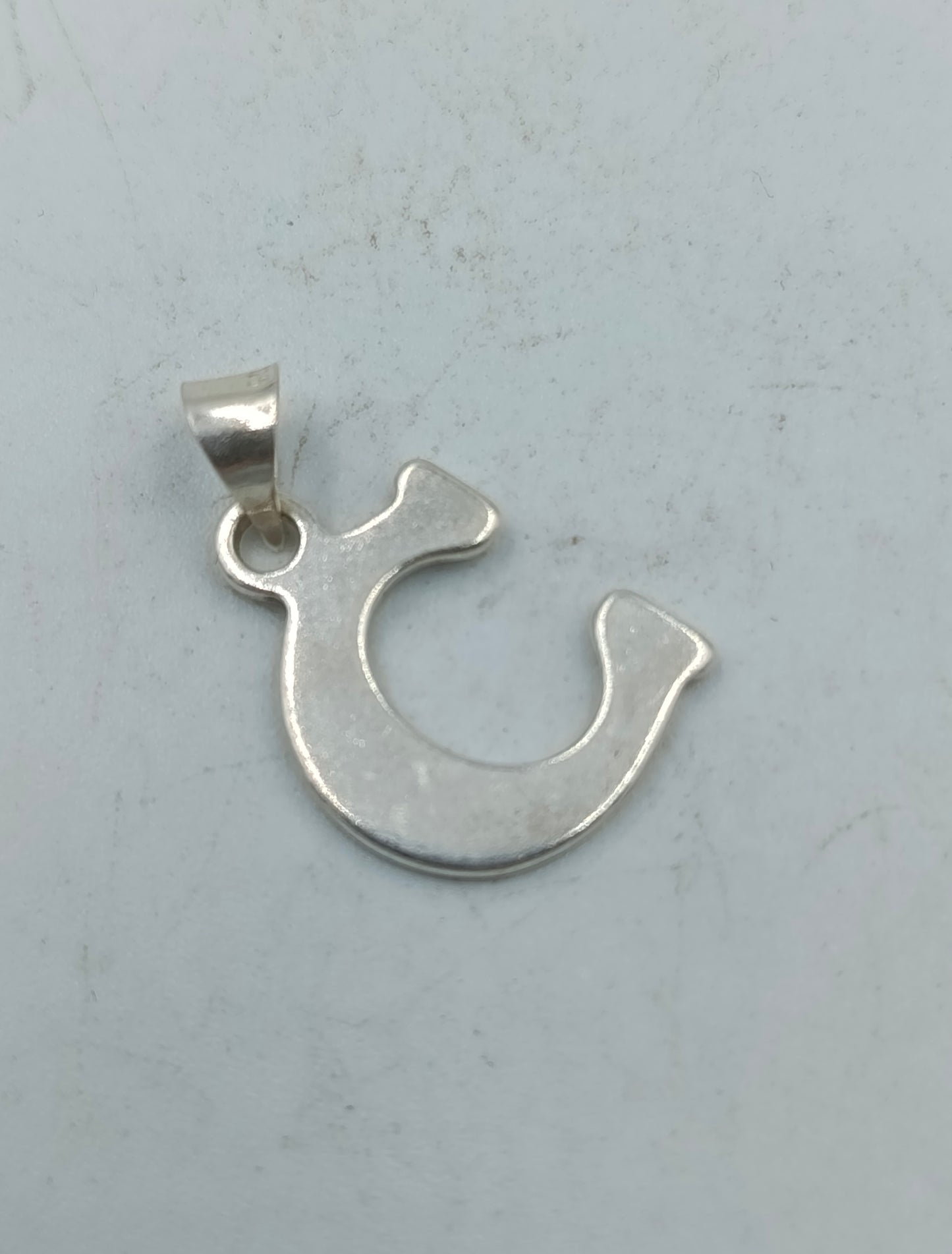 Hochwertiger und eleganter Buchstaben Anhaenger aus 925er Sterlingsilber im zeitlosen C Design