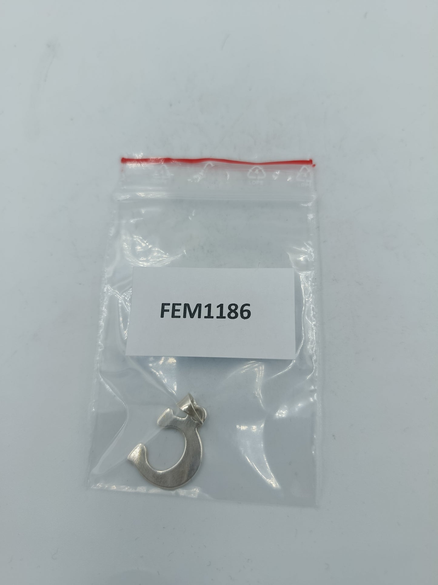 Hochwertiger und eleganter Buchstaben Anhaenger aus 925er Sterlingsilber im zeitlosen C Design