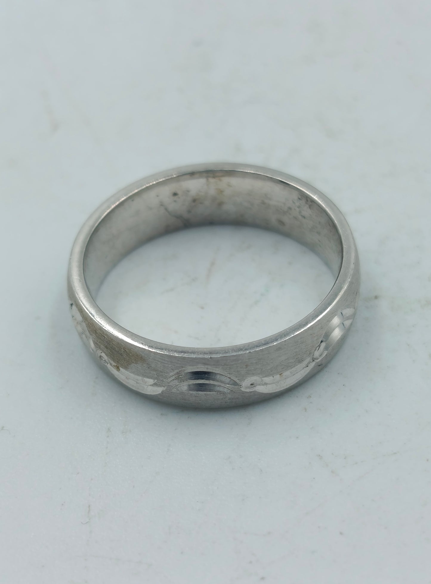 Eleganter und hochwertiger 925er Sterlingsilber Bandring mit edlem umlaufendem geometrischem Mäandermuster