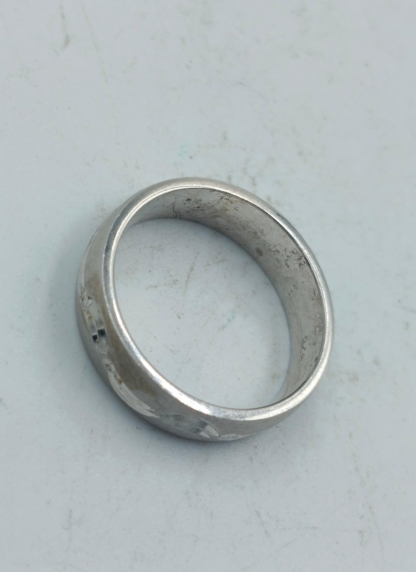 Eleganter und hochwertiger 925er Sterlingsilber Bandring mit edlem umlaufendem geometrischem Mäandermuster