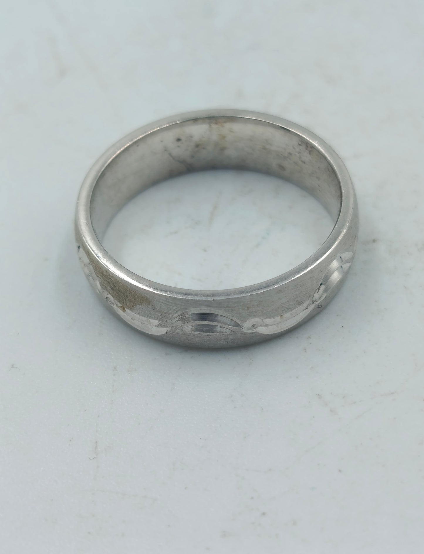 Eleganter und hochwertiger 925er Sterlingsilber Bandring mit edlem umlaufendem geometrischem Mäandermuster