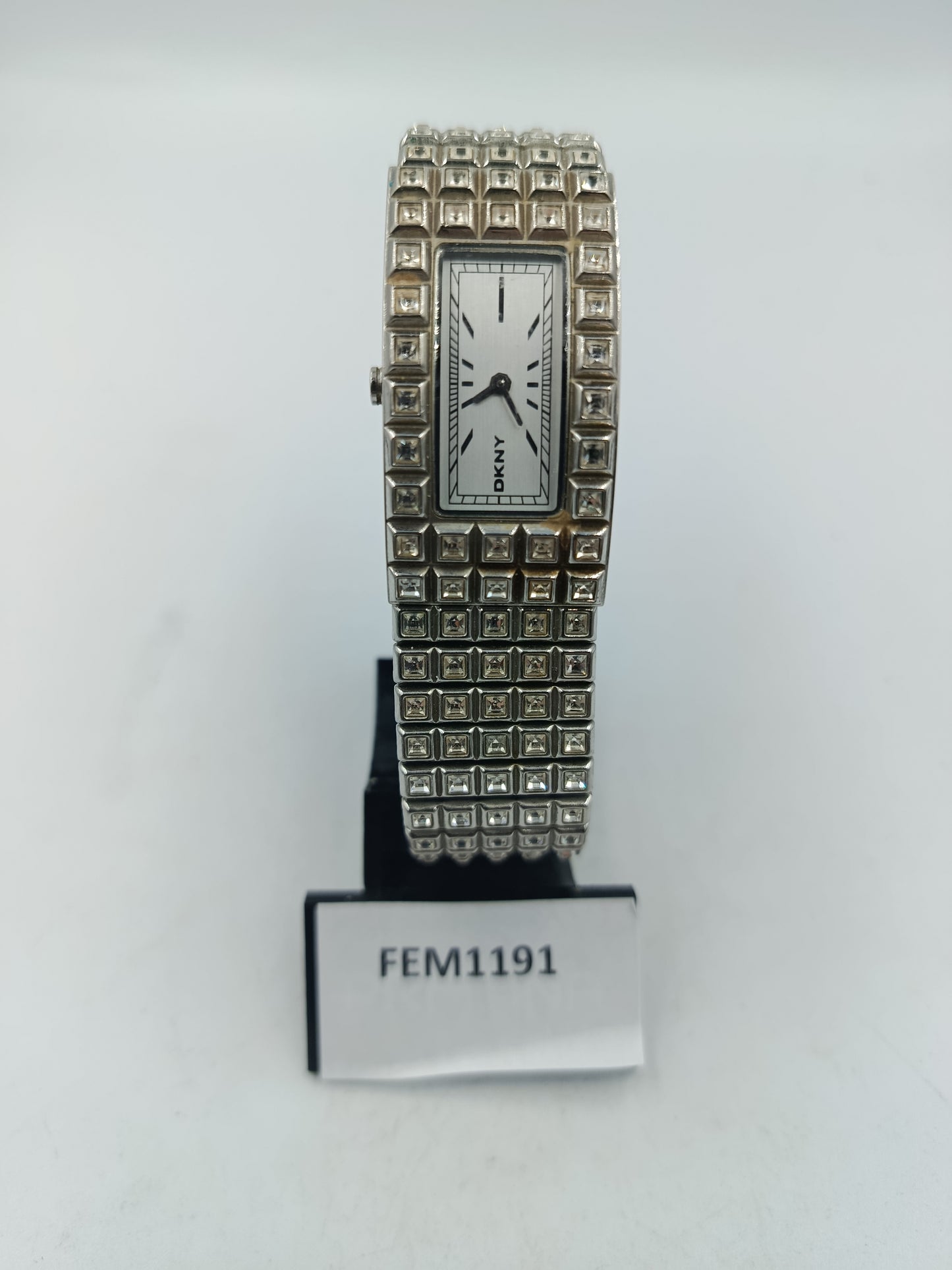DKNY Damen Quarzuhr mit rechteckigem Zifferblatt und Kristallen