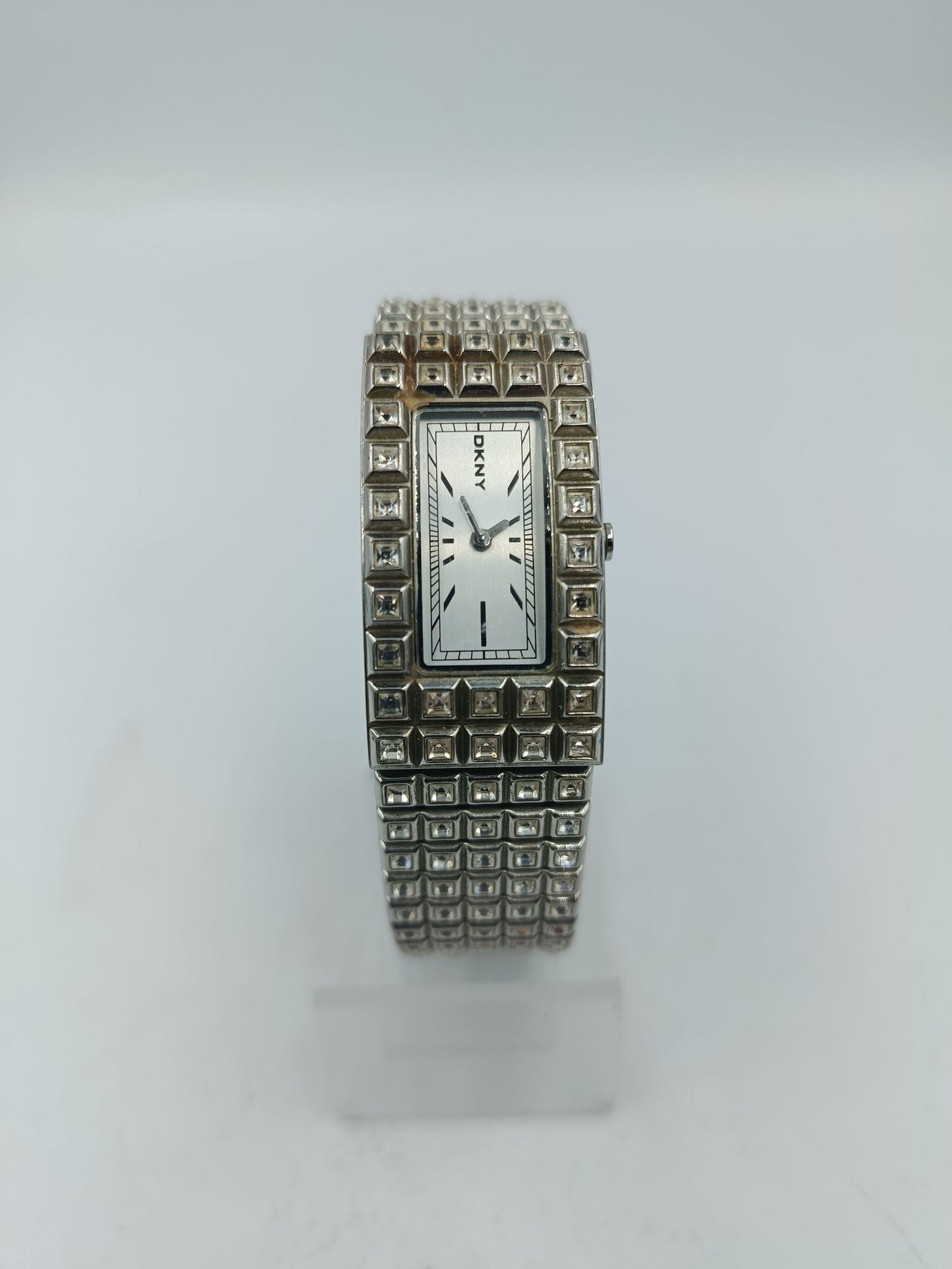 DKNY Damen Quarzuhr mit rechteckigem Zifferblatt und Kristallen