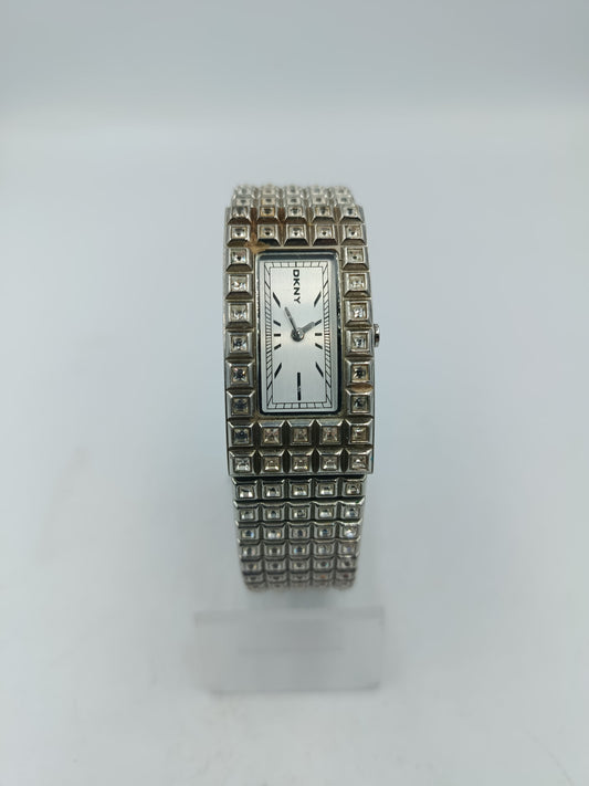 DKNY Damen Quarzuhr mit rechteckigem Zifferblatt und Kristallen