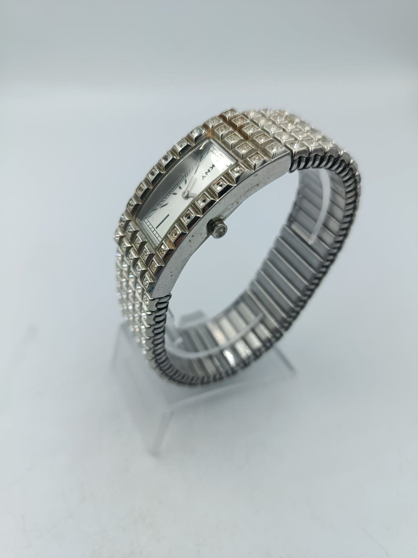 DKNY Damen Quarzuhr mit rechteckigem Zifferblatt und Kristallen