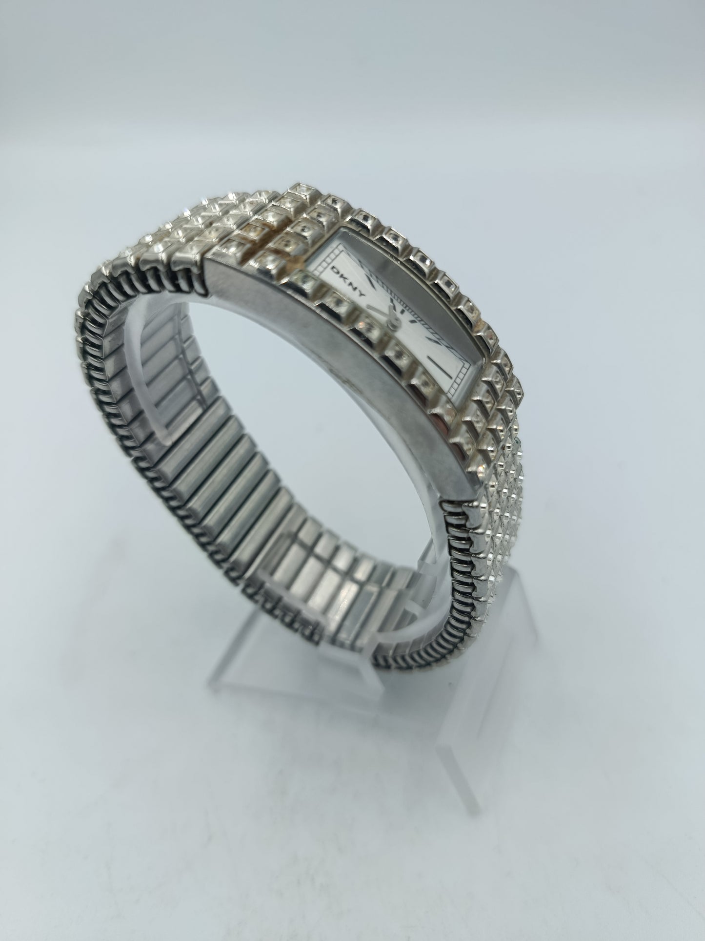 DKNY Damen Quarzuhr mit rechteckigem Zifferblatt und Kristallen