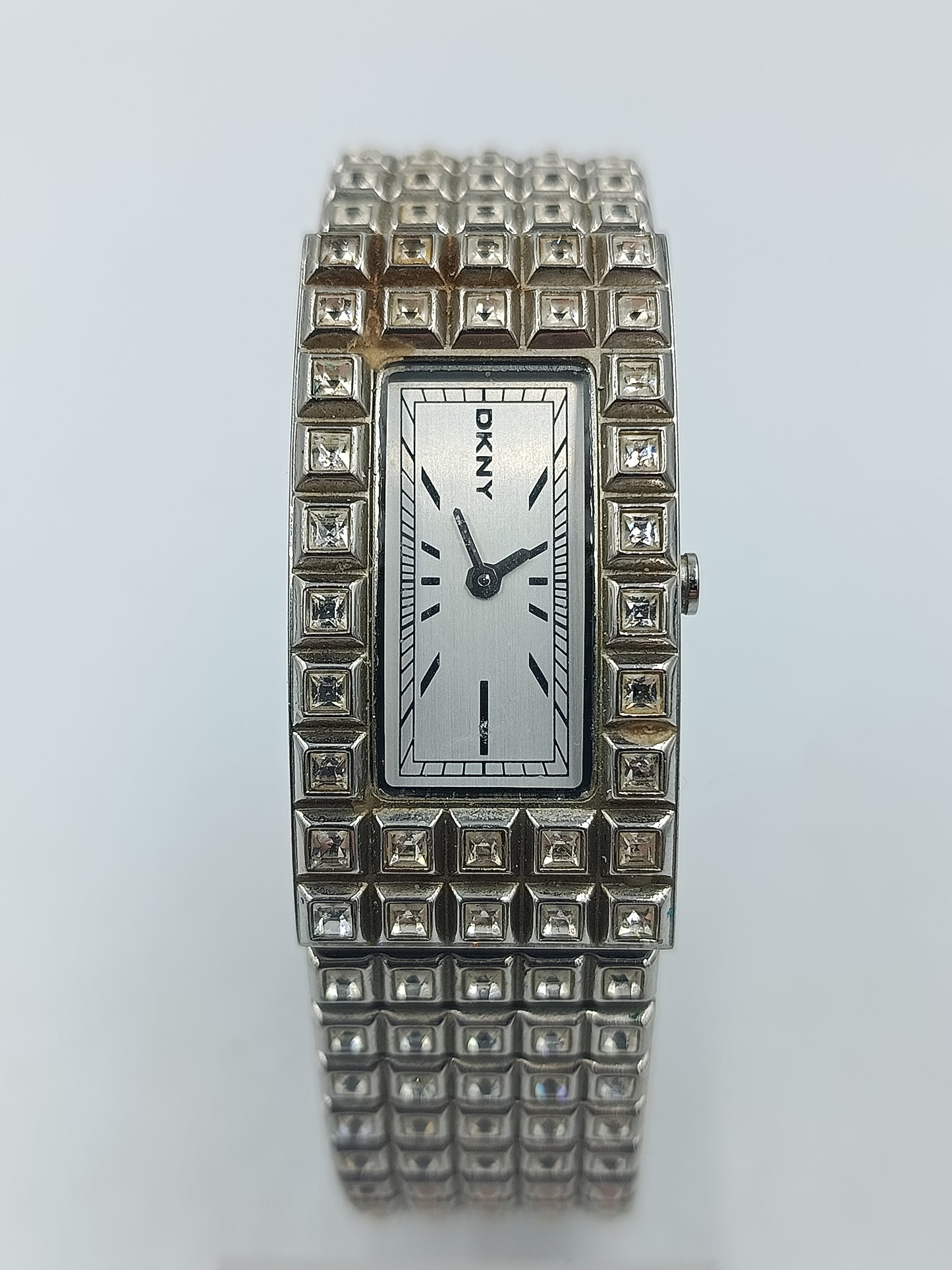 DKNY Damen Quarzuhr mit rechteckigem Zifferblatt und Kristallen