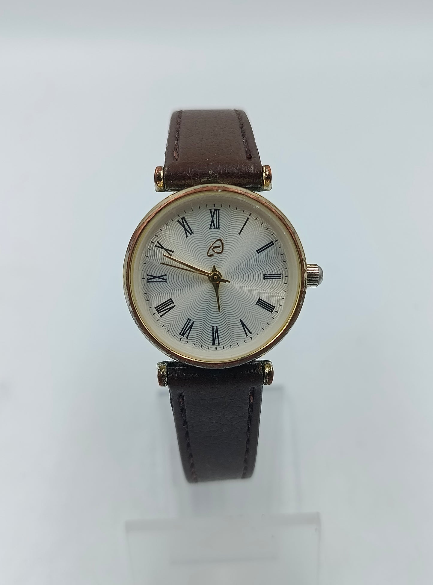 Owim Damen Quarzuhr mit braunem Lederband und goldenem Gehäuse