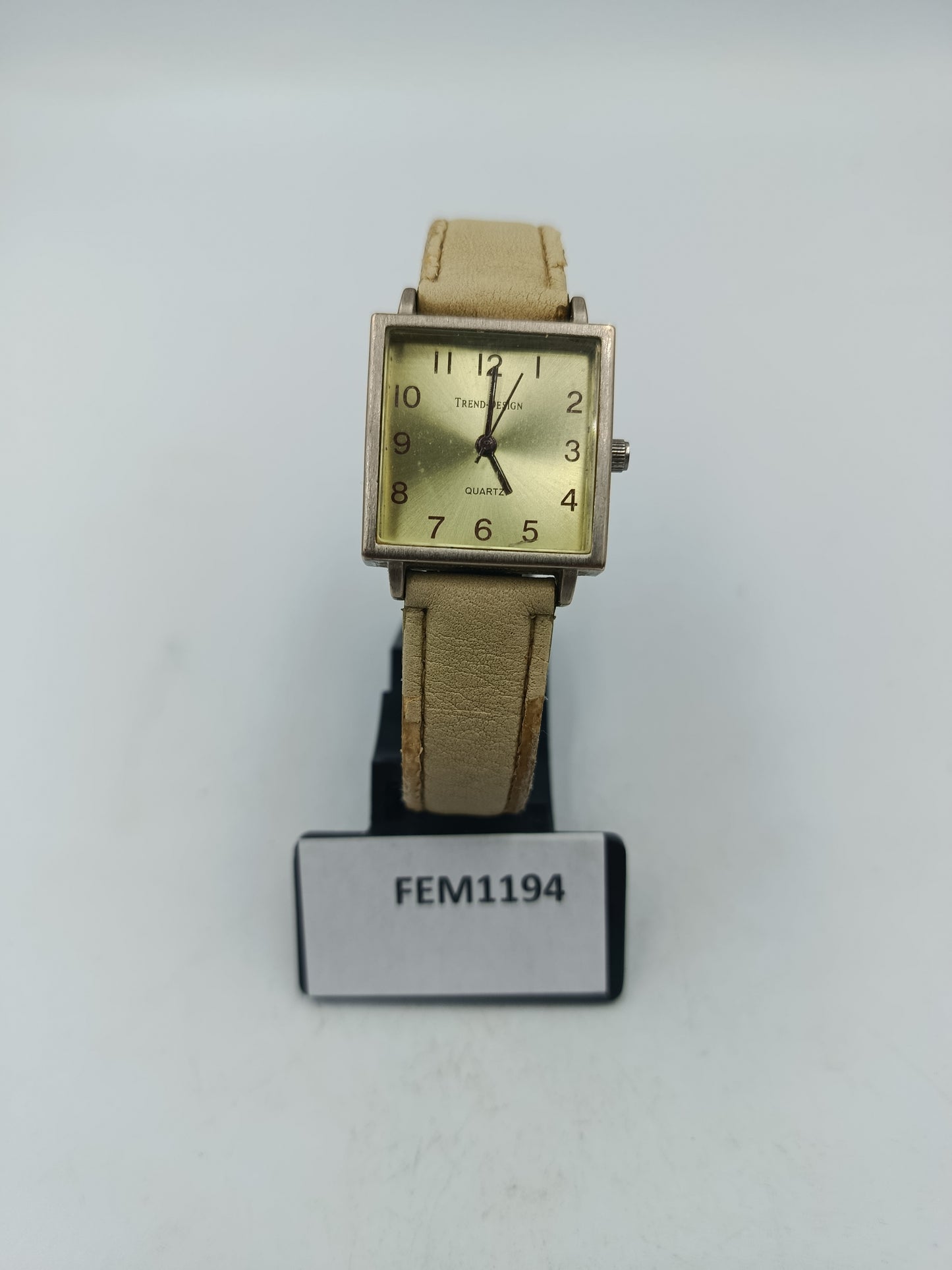 Eckige Damenuhr Trend Design Quartz beiges Band zeitloses