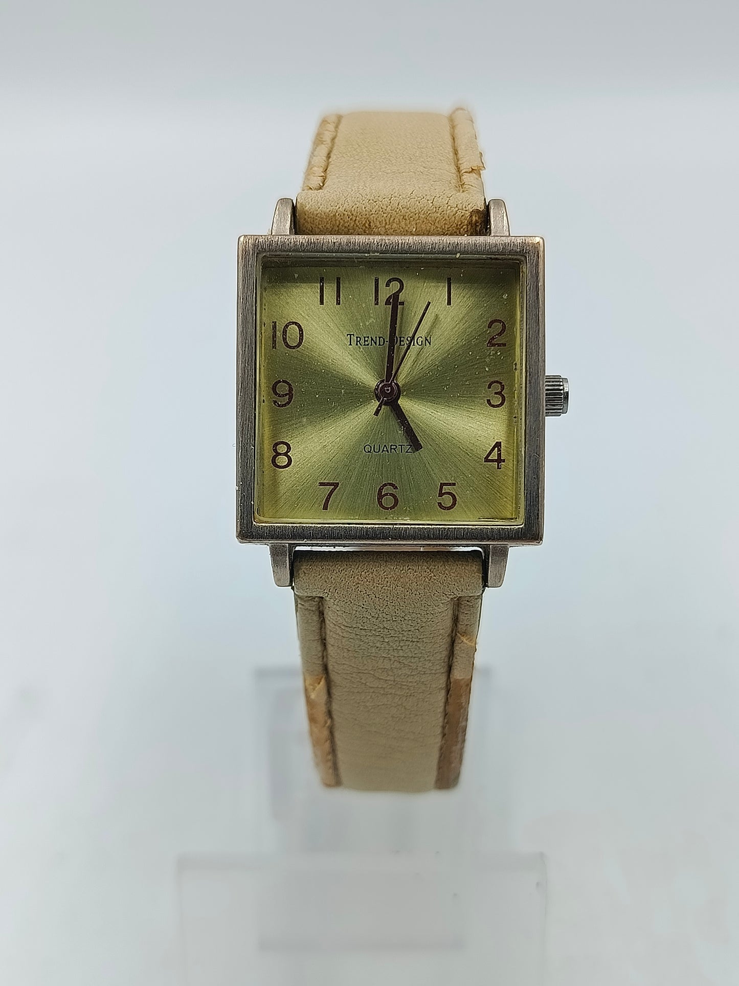 Eckige Damenuhr Trend Design Quartz beiges Band zeitloses