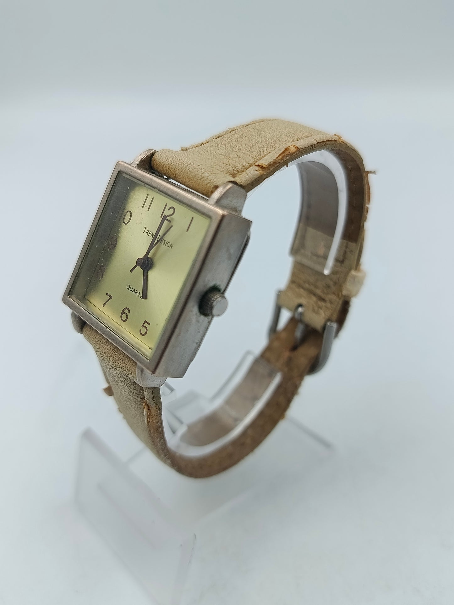 Eckige Damenuhr Trend Design Quartz beiges Band zeitloses