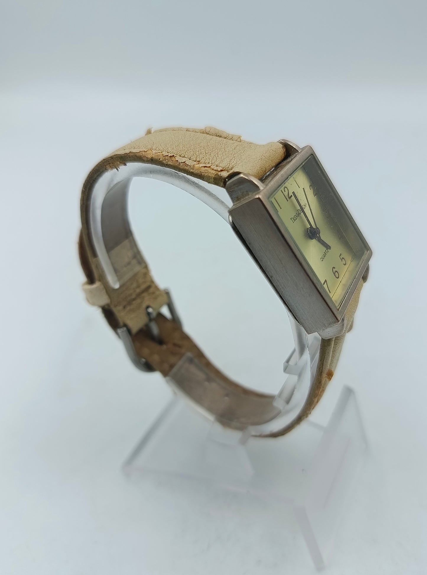 Eckige Damenuhr Trend Design Quartz beiges Band zeitloses