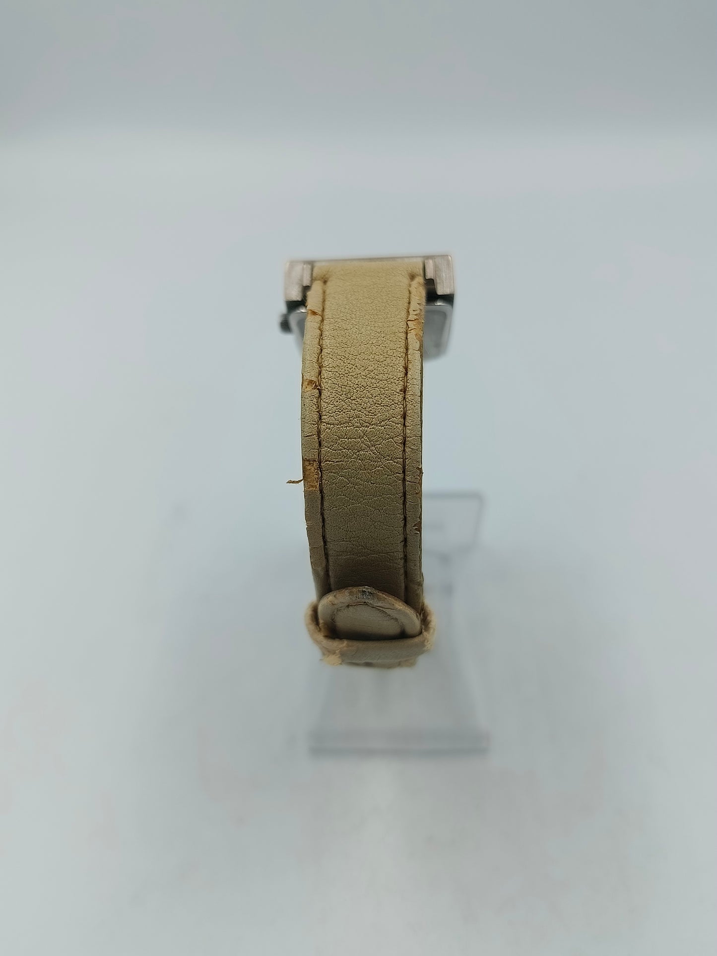 Eckige Damenuhr Trend Design Quartz beiges Band zeitloses