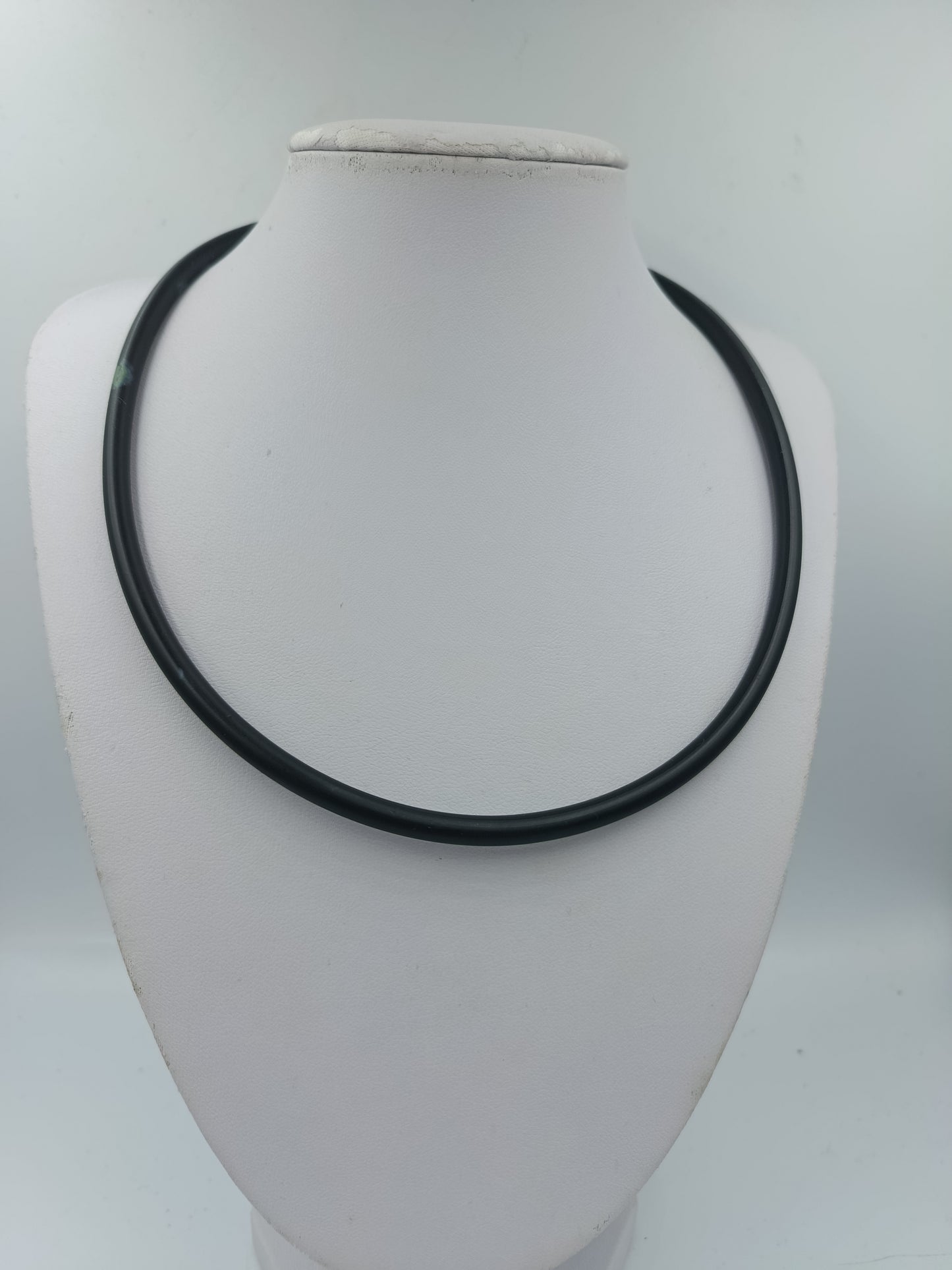 Schwarze Choker Halskette zeitloses schlichtes Design