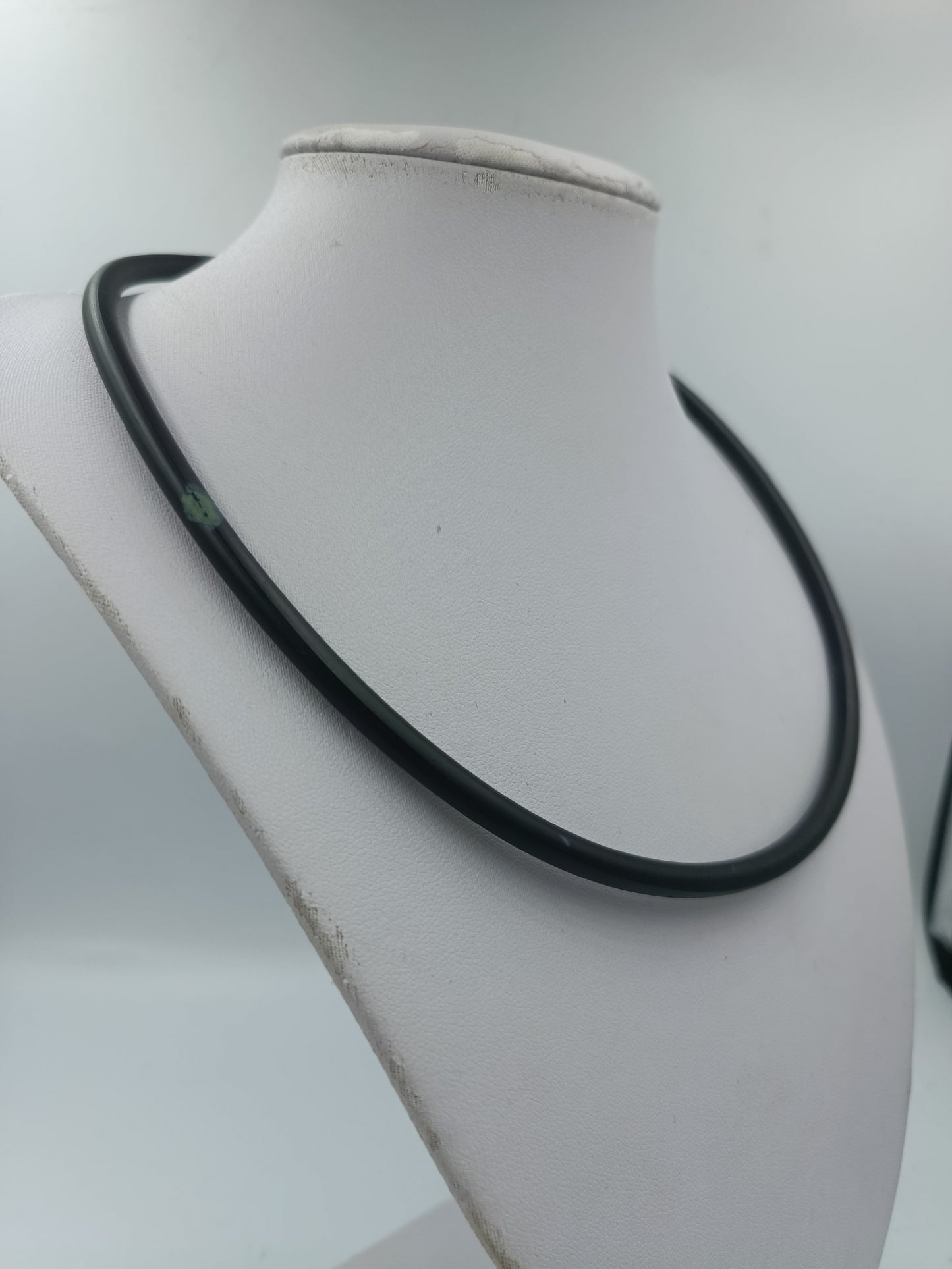 Schwarze Choker Halskette zeitloses schlichtes Design