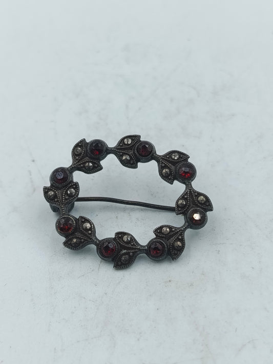 Elegante Vintage Brosche aus 835er Silber mit umlaufendem Blattkranz Motiv ein zeitloses