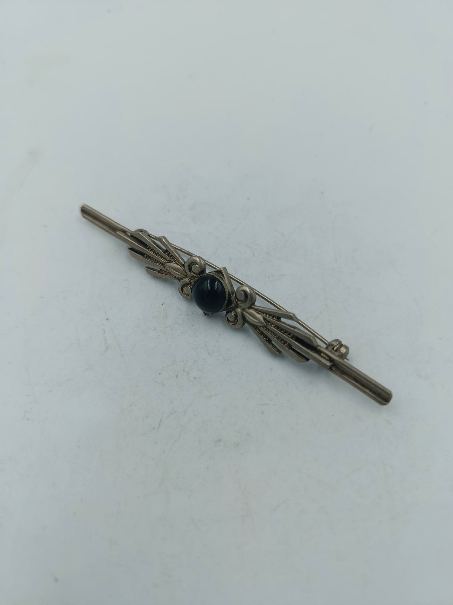 Elegante versilberte Vintage Stabbrosche mit schwarzem Cabochon