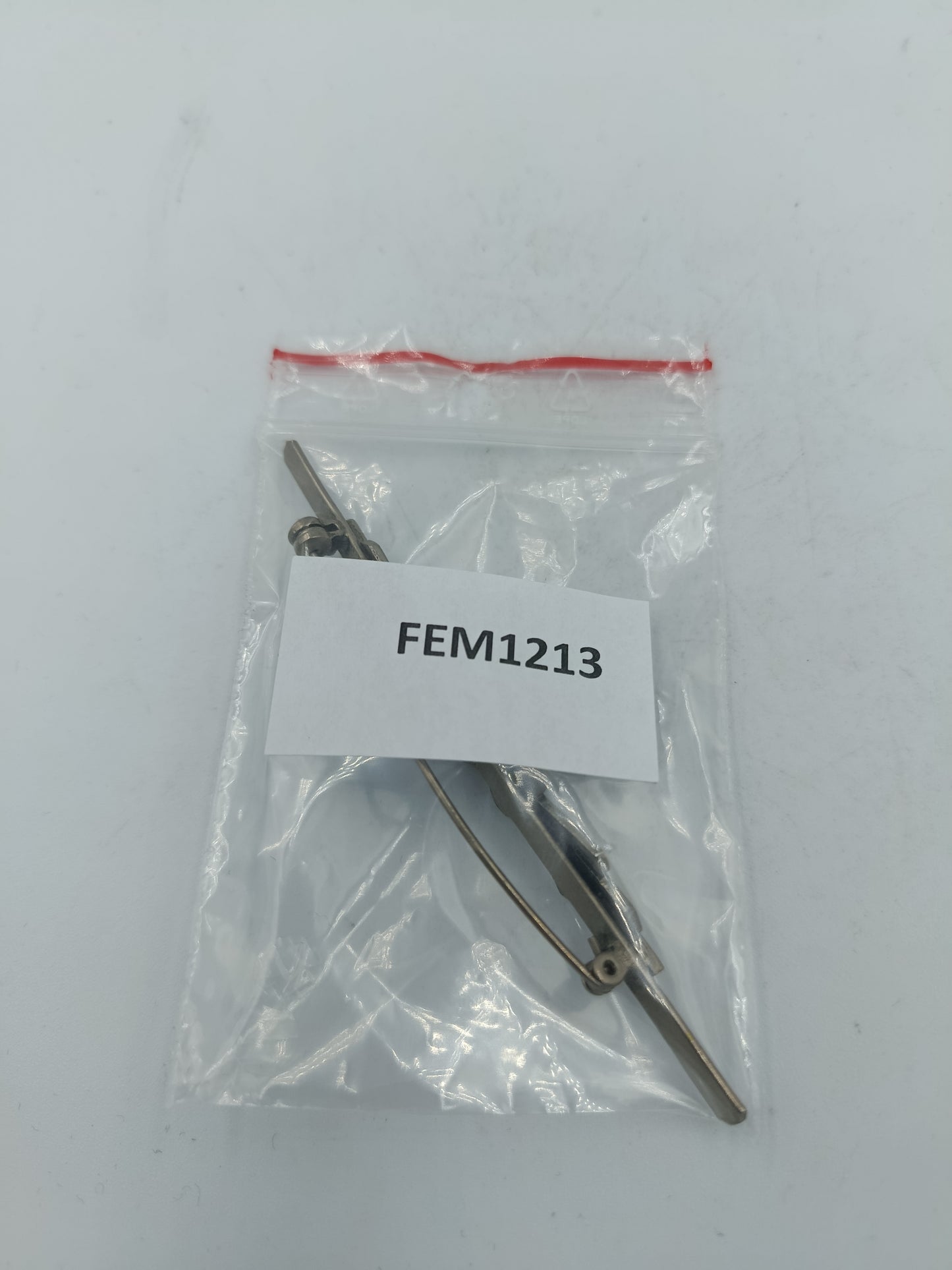 Elegante versilberte Vintage Stabbrosche mit schwarzem Cabochon