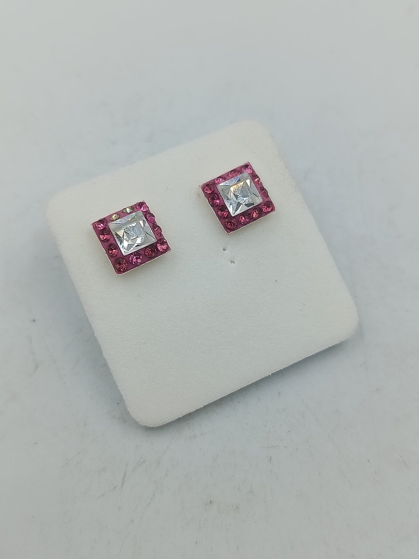 Glamouröse Ohrstecker quadratisch pinke Kristalle weisser Stein