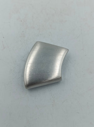 Eleganter breiter Pierre Lang Anhaenger mit gehaemmertem Inlay