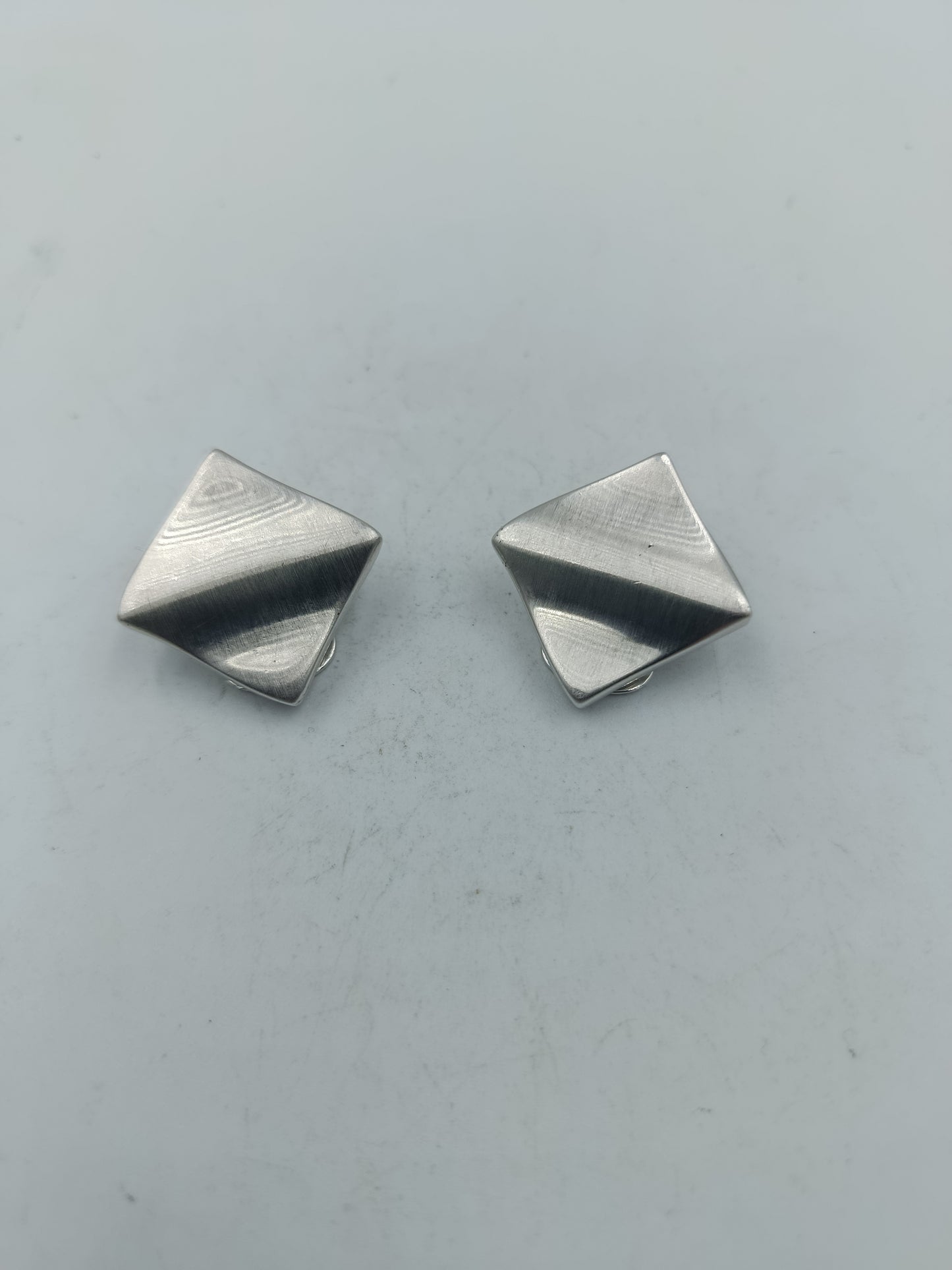 Elegante quadratische Ohrclips Pierre Lang PL Stempel Schmuck