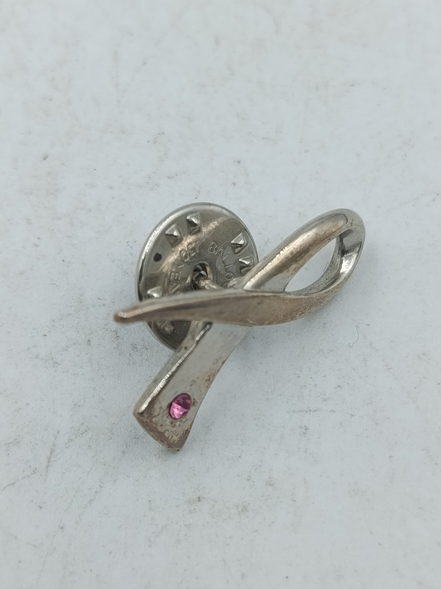 Anstecknadel rosa Schleife Brustkrebs Symbol Hoffnung Solidaritaet