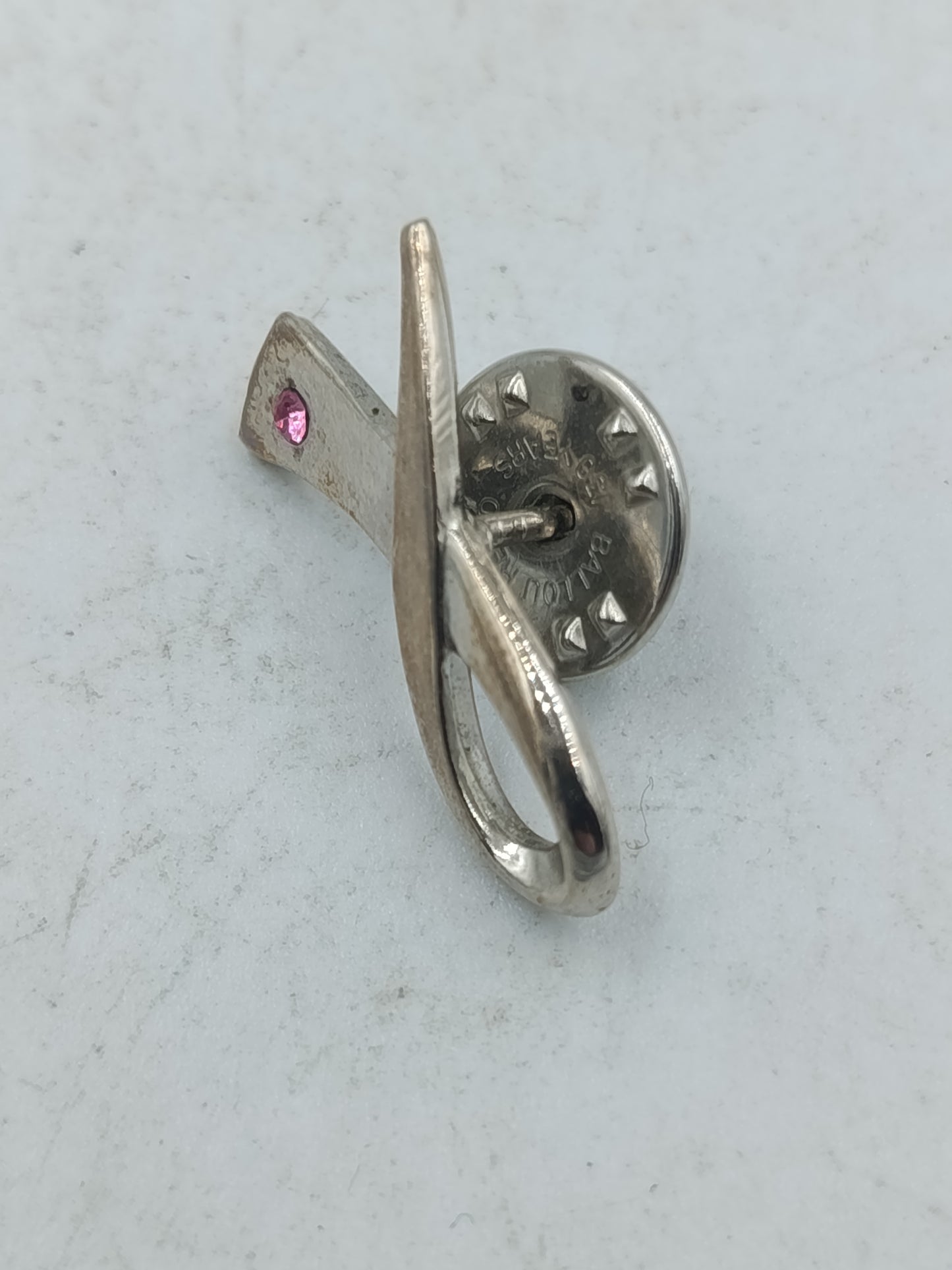 Anstecknadel rosa Schleife Brustkrebs Symbol Hoffnung Solidaritaet