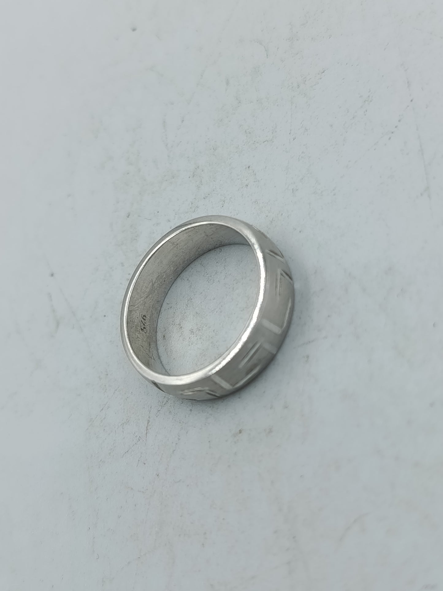 Damenring aus 925 Silber mit strukturierter Oberfläche