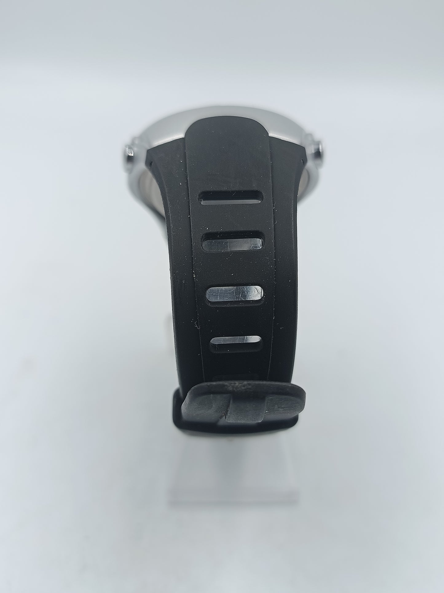 Digitale Armbanduhr mit schwarzem Kunststoffarmband