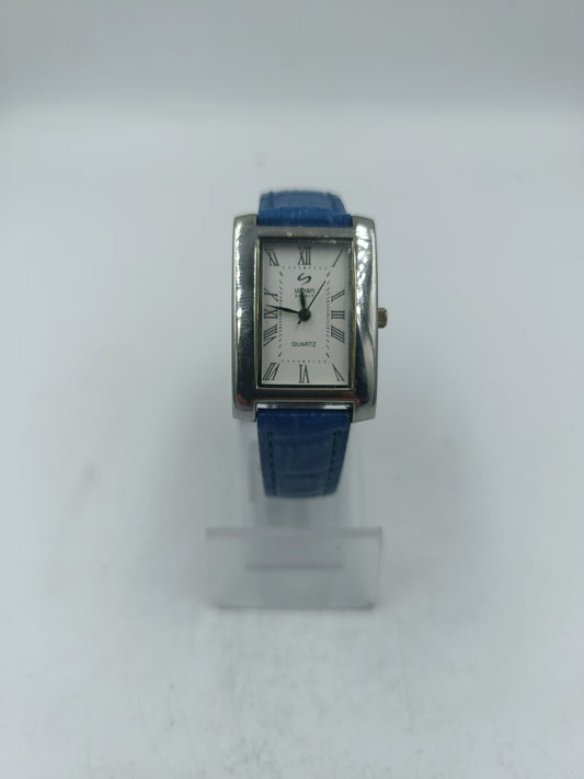 Damenarmbanduhr mit blauem Lederarmband und römischen Ziffern